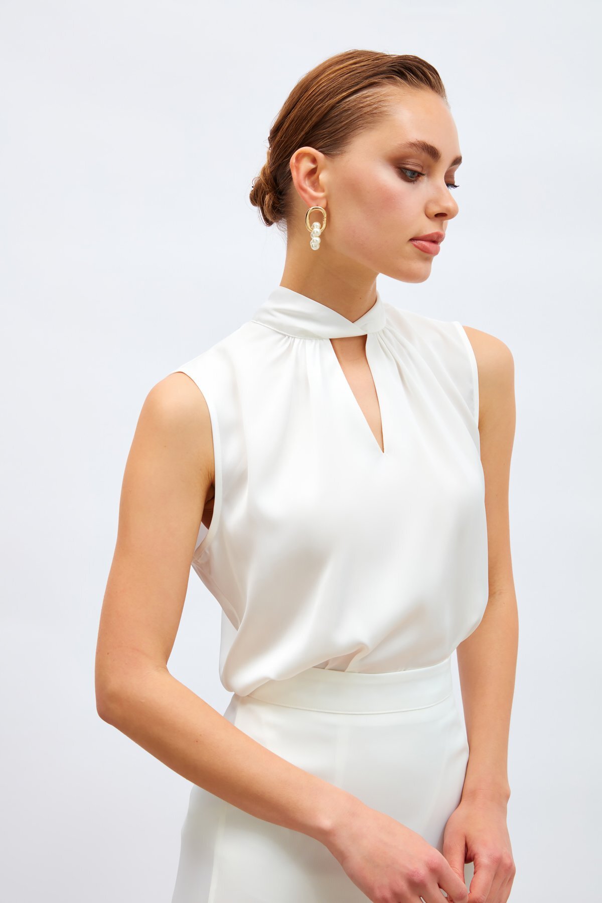 Sateen  Yaka Detaylı Saten Bluz - Ekru - Görsel 4