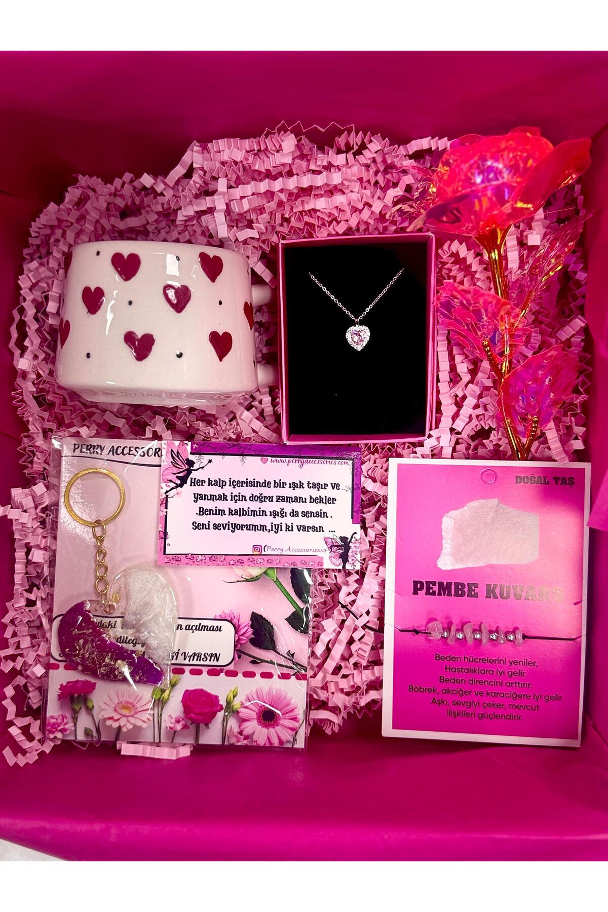 Perry Accesories kararmaz çelik pembe kalp kolye ,kalp anahtarlık ,solmaz gül ,doğal taş bileklik ve kalp kupa set