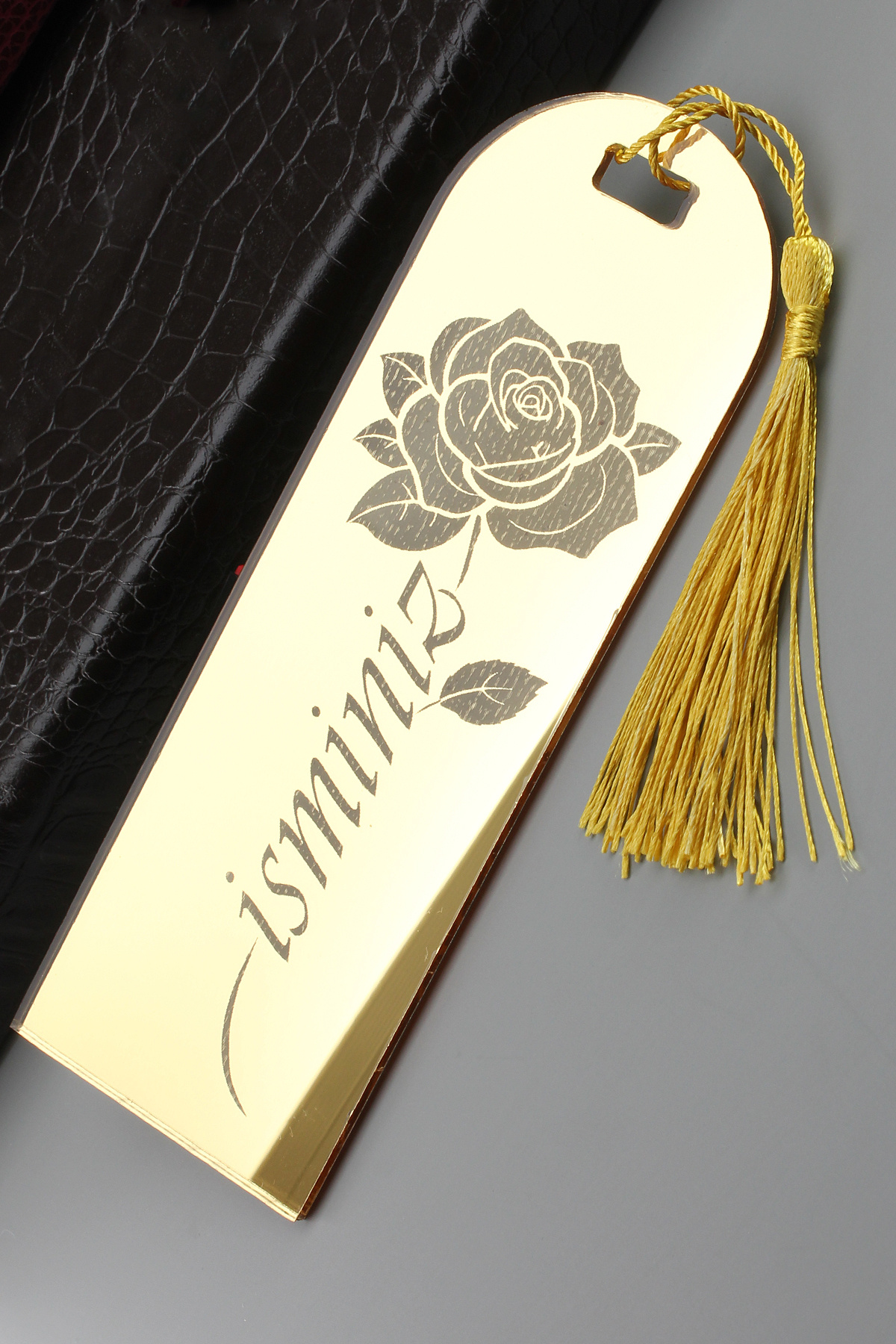 isfahantakı Lüx ayraç isme kişiye özel gül temalı gold kitap ayracı