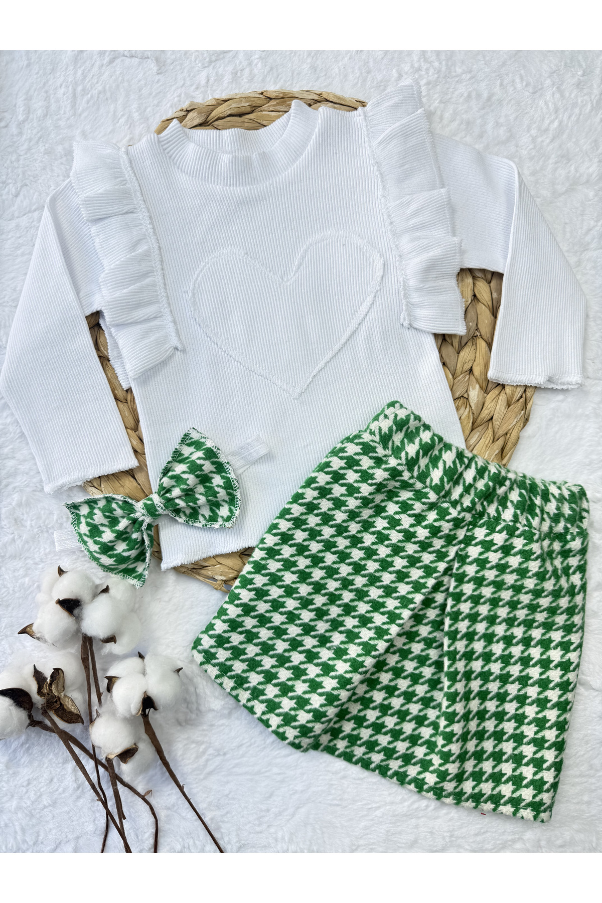 AKİF GİYİM Kız Bebek & Çocuk Kalpli Fırfırlı Badi Kazayağı Etek Bandana Takımı fotoğrafı 3 (önizleme)