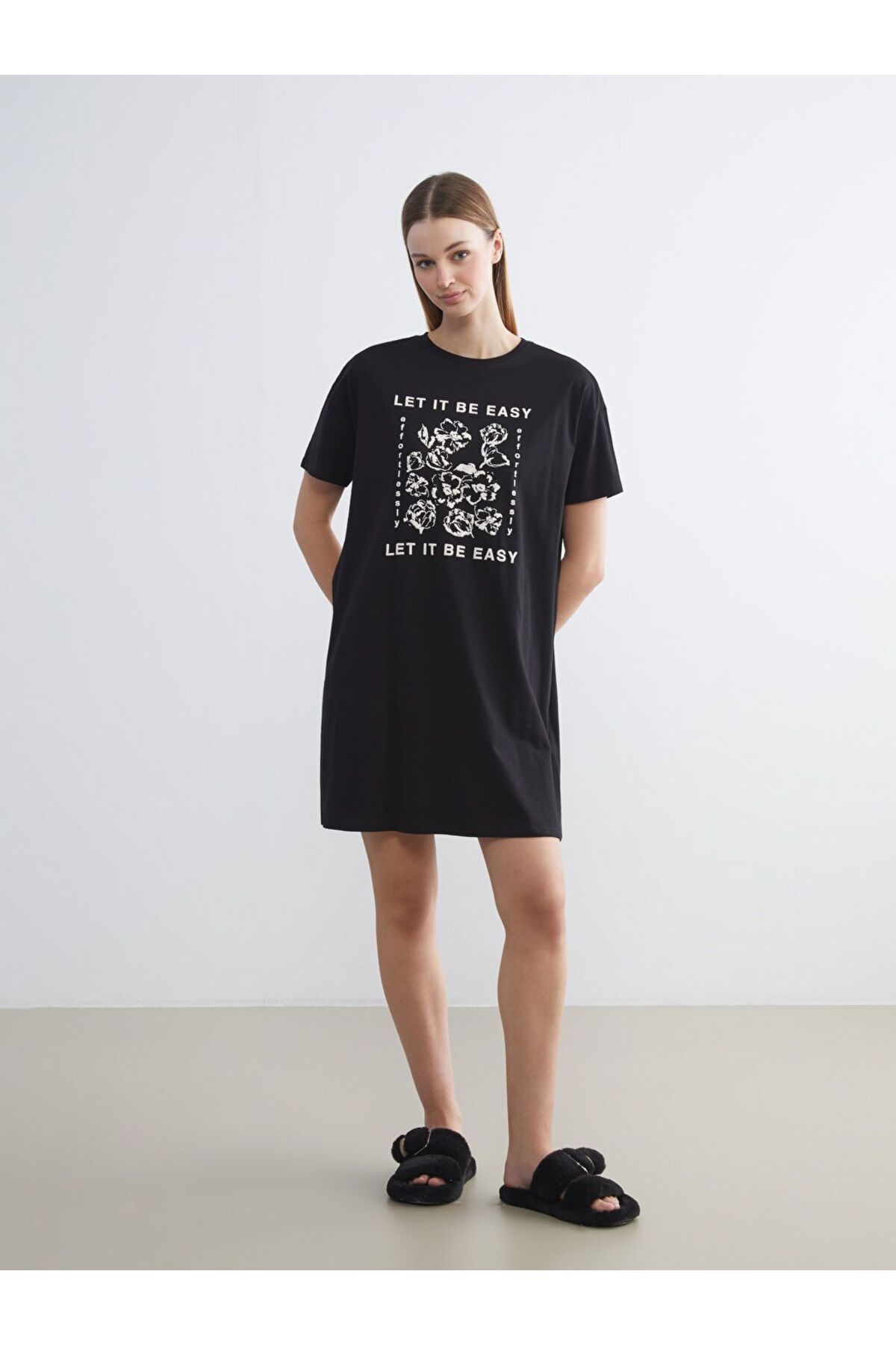 LC Waikiki LCW DREAM Bisiklet Yaka Baskılı Kadın Gecelik