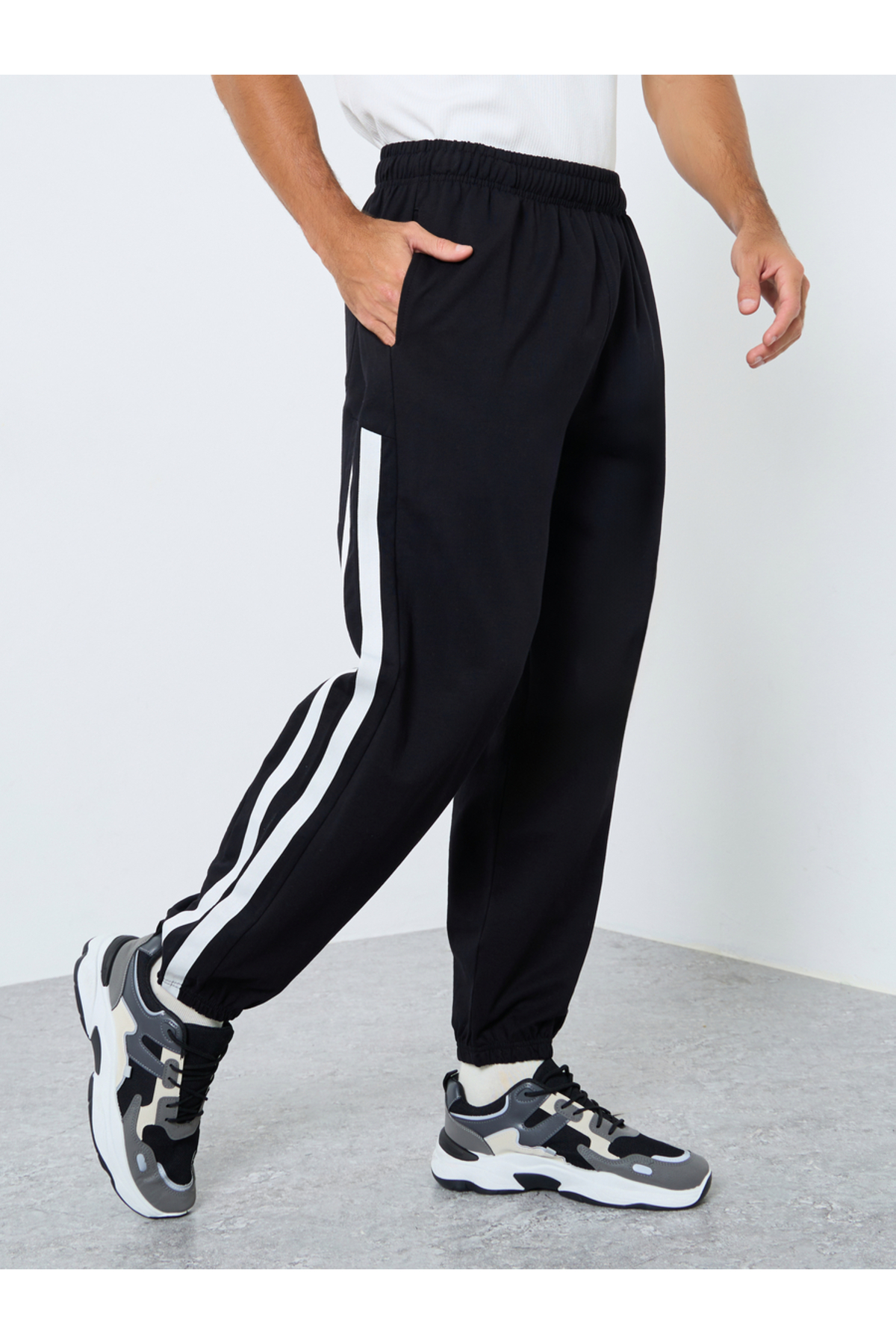 Styli Side Contrast Panel Relaxed Fit Terry Joggers