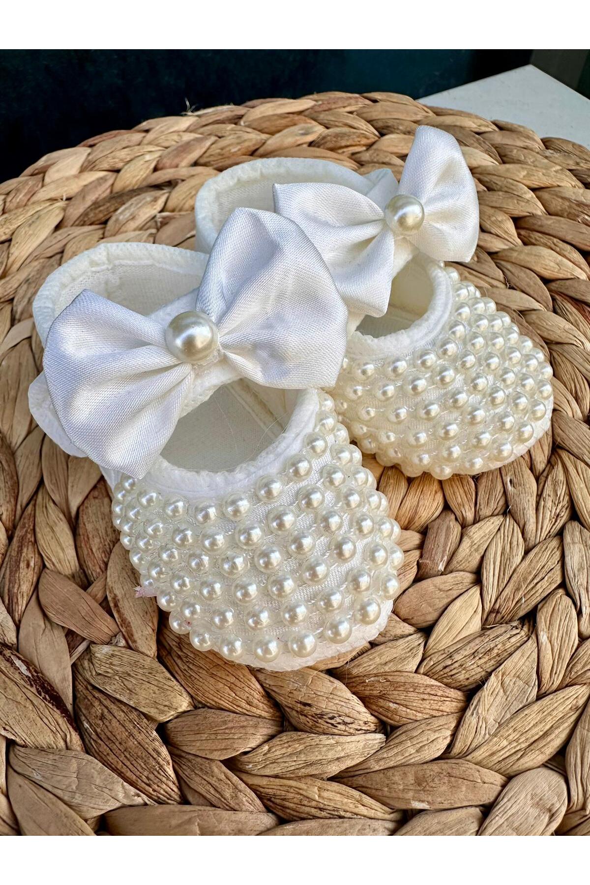 Harry&Millie Kız Bebek Fiyonk Detay Parlak Incili patik dantelli bandana set 10cm Hediyelik Patik Lüx Cırtcıtlı fotoğrafı 2 (önizleme)