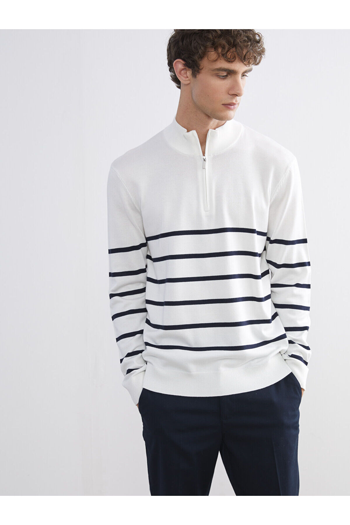 ال سی وایکیکی ژاکت بافتنی مردانه راه راه یقه ایستاده مخصوص فصل جدید İzr