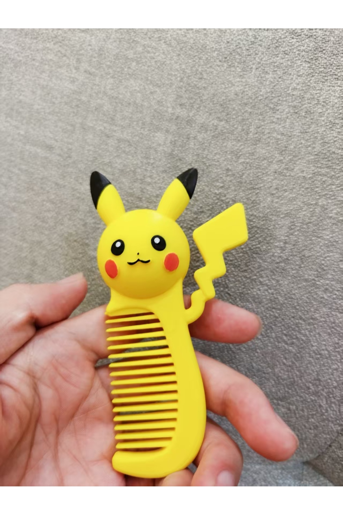 Pikachu Temalı Çocuk Saç Tarağı – 3D Baskı Dekoratif ve Kullanışlı Obje (12 cm)