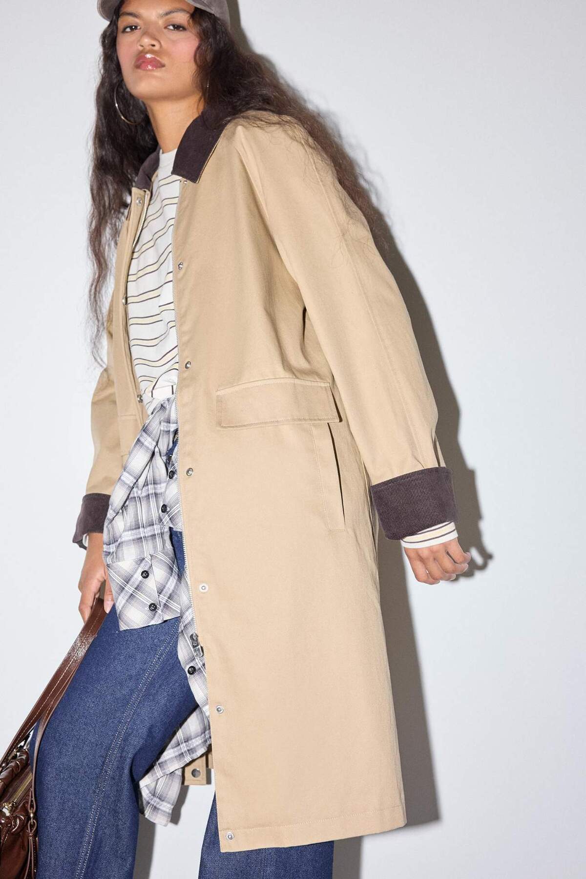 DeFacto Regular Fit Kontrast Yaka Cepli Çıtçıtlı Pamuklu Trençkot E8594AX25AU