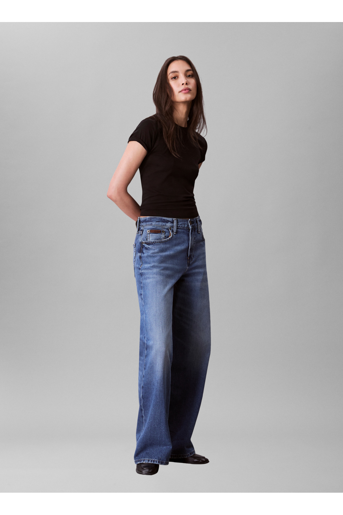 تیشرتزنانهCalvin Kleinمشکی تیشرتزنانهCalvin Kleinمشکی