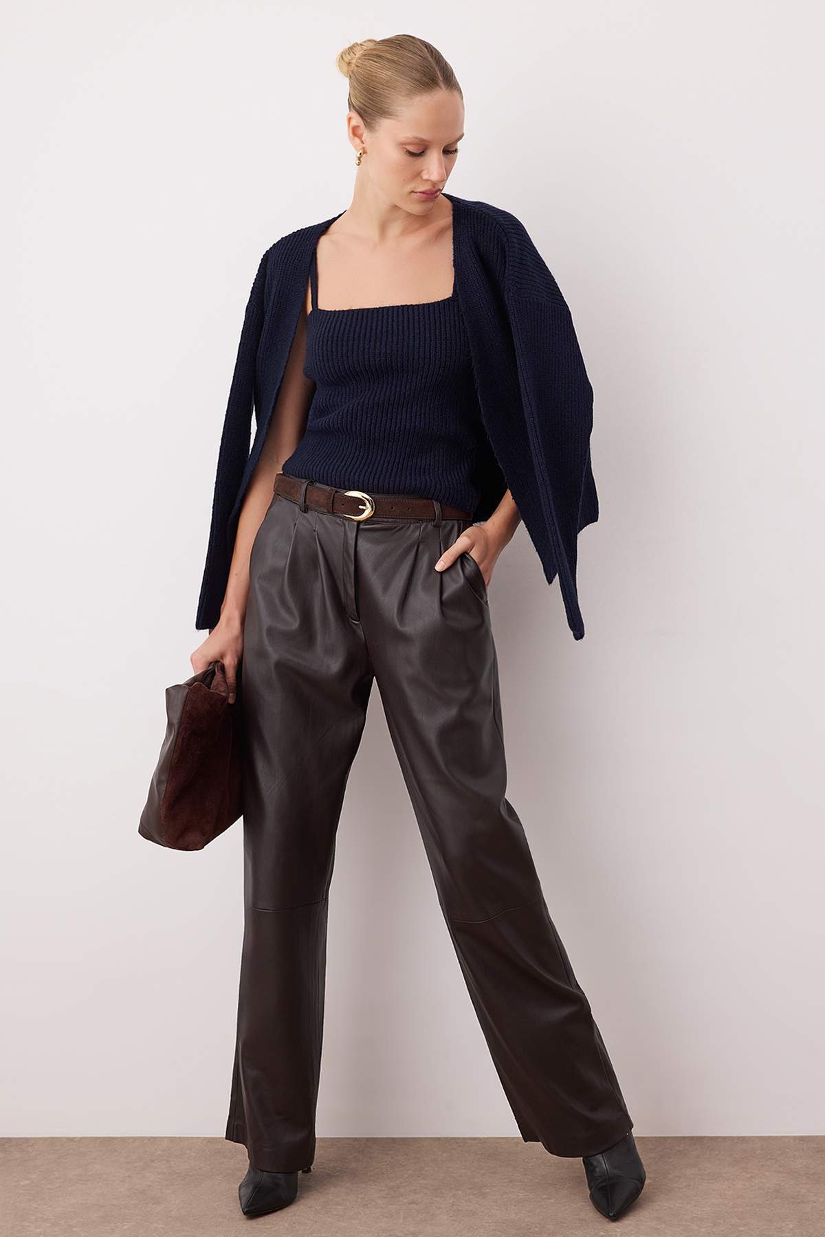 Trendyolmilla  Lacivert Yumuşak Dokulu 2'li Triko Bluz-Hırka Takım TWOAW26HI00220 - Görsel 3