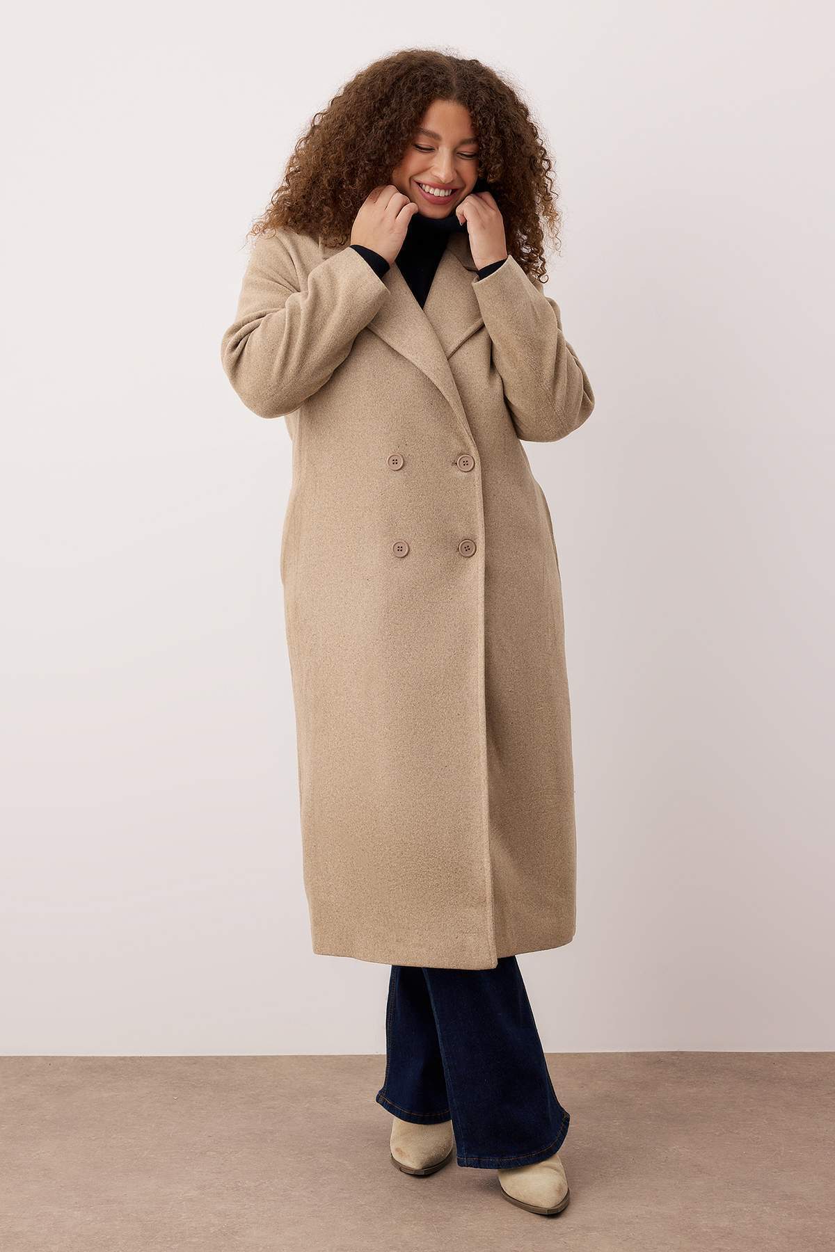 Trendyol Curve Stone Oversize-Mantel in Übergröße TBBAW23KB00002