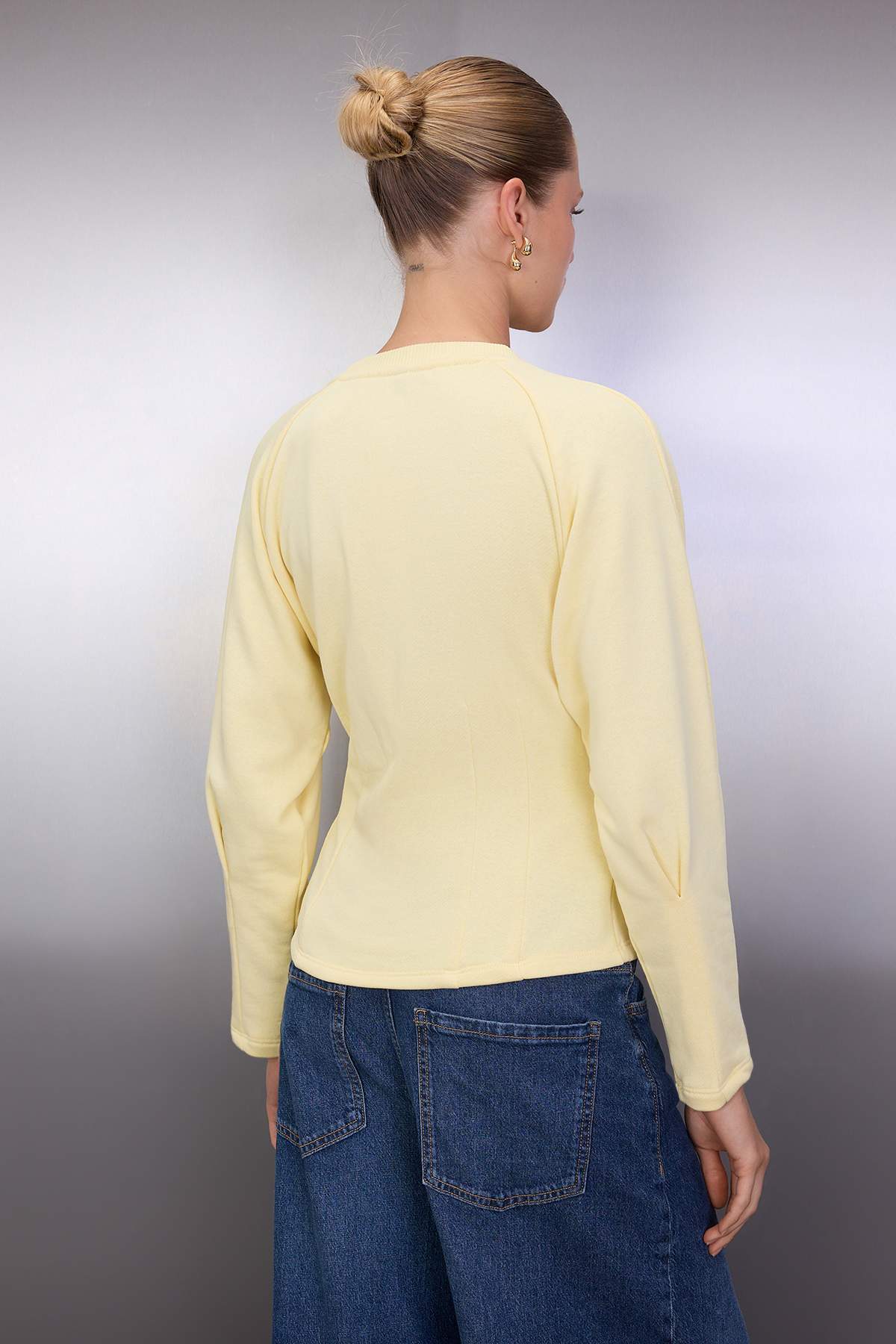 Trendyolmilla  Açık Sarı Kalın Şardonsuz Belden Oturmalı Bisiklet Yaka Örme Sweatshirt TWOAW26SW00068 - Görsel 8