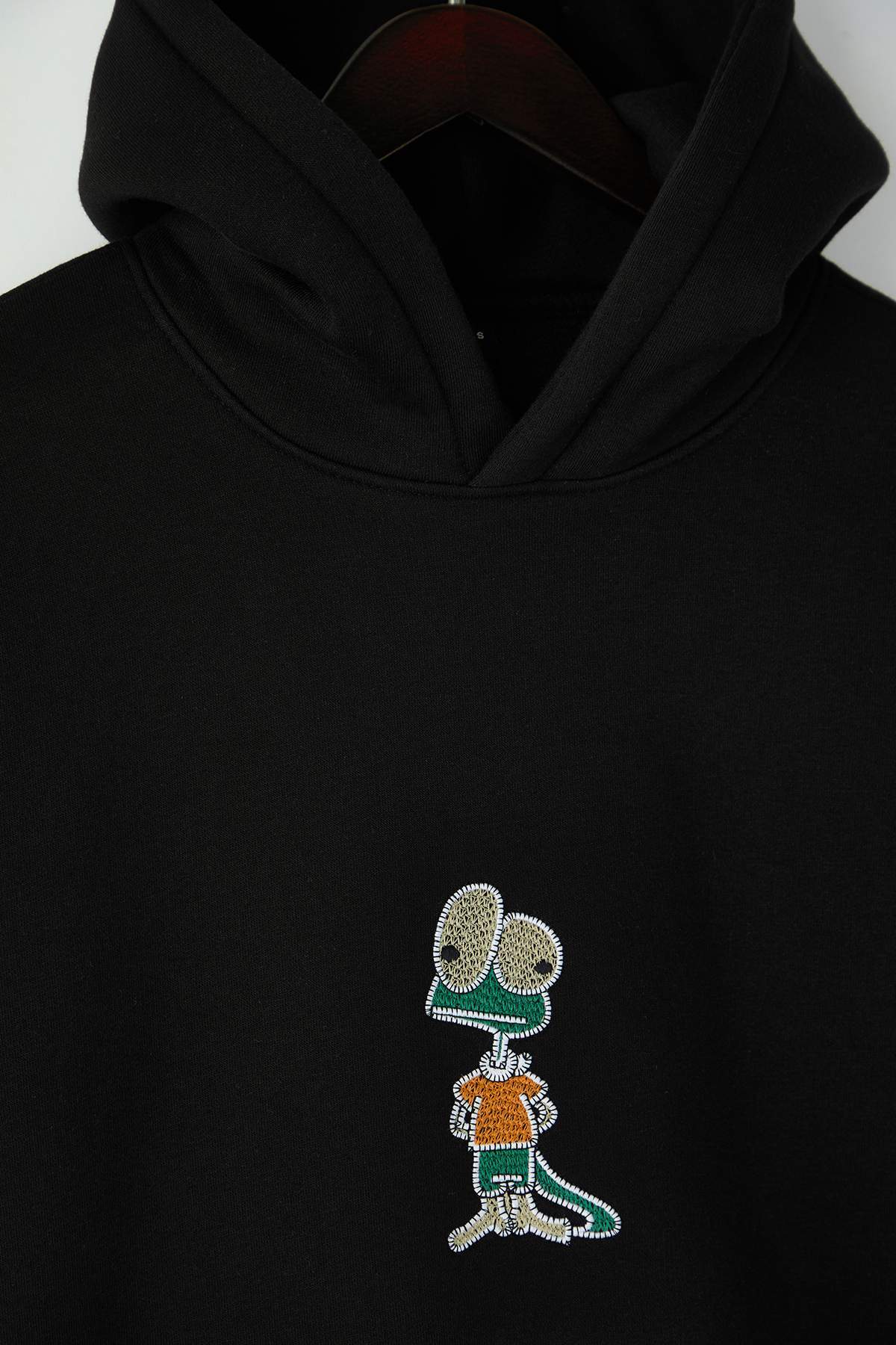 Trendyolmilla  Siyah Yeni Oversize/Geniş Kesim Nakışlı Kalın İçi Polarlı Sweatshirt TMNAW26SW00032 - Görsel 6