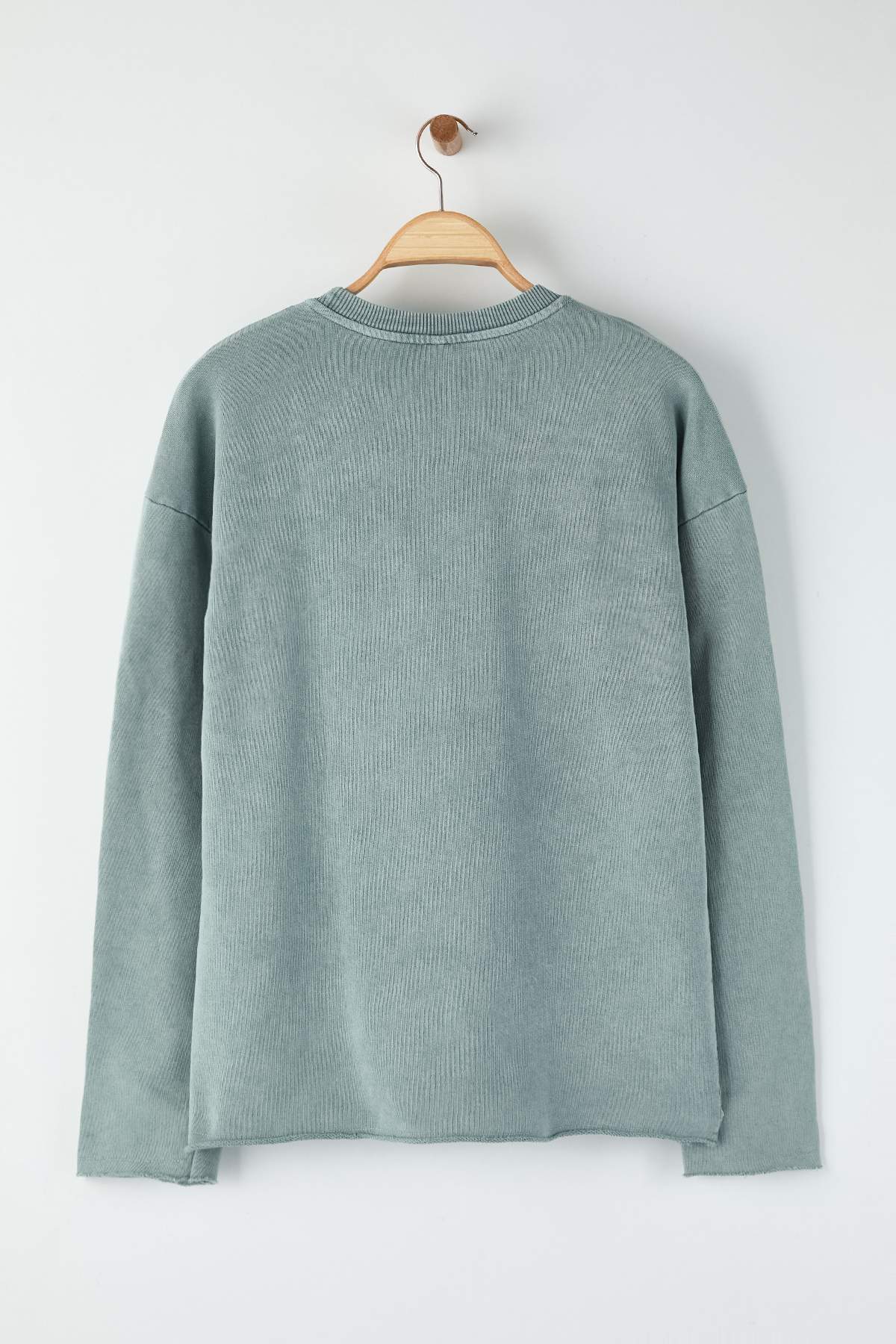 Trendyolmilla  Açık Mavi Yeni Oversize/Geniş Kesim Eskitme/Soluk Efekt Kalın Sweatshirt TMNAW26SW00022 - Görsel 8