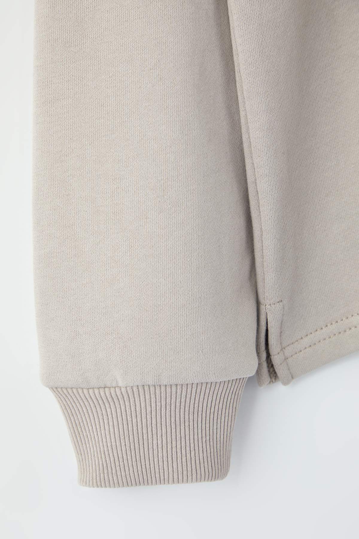 Trendyolmilla  Gri Yeni Oversize/Geniş Kesim Fermuarlı Gömlek Yaka İçi Şardonsuz Sweatshirt TMNAW26SW00013 - Görsel 7