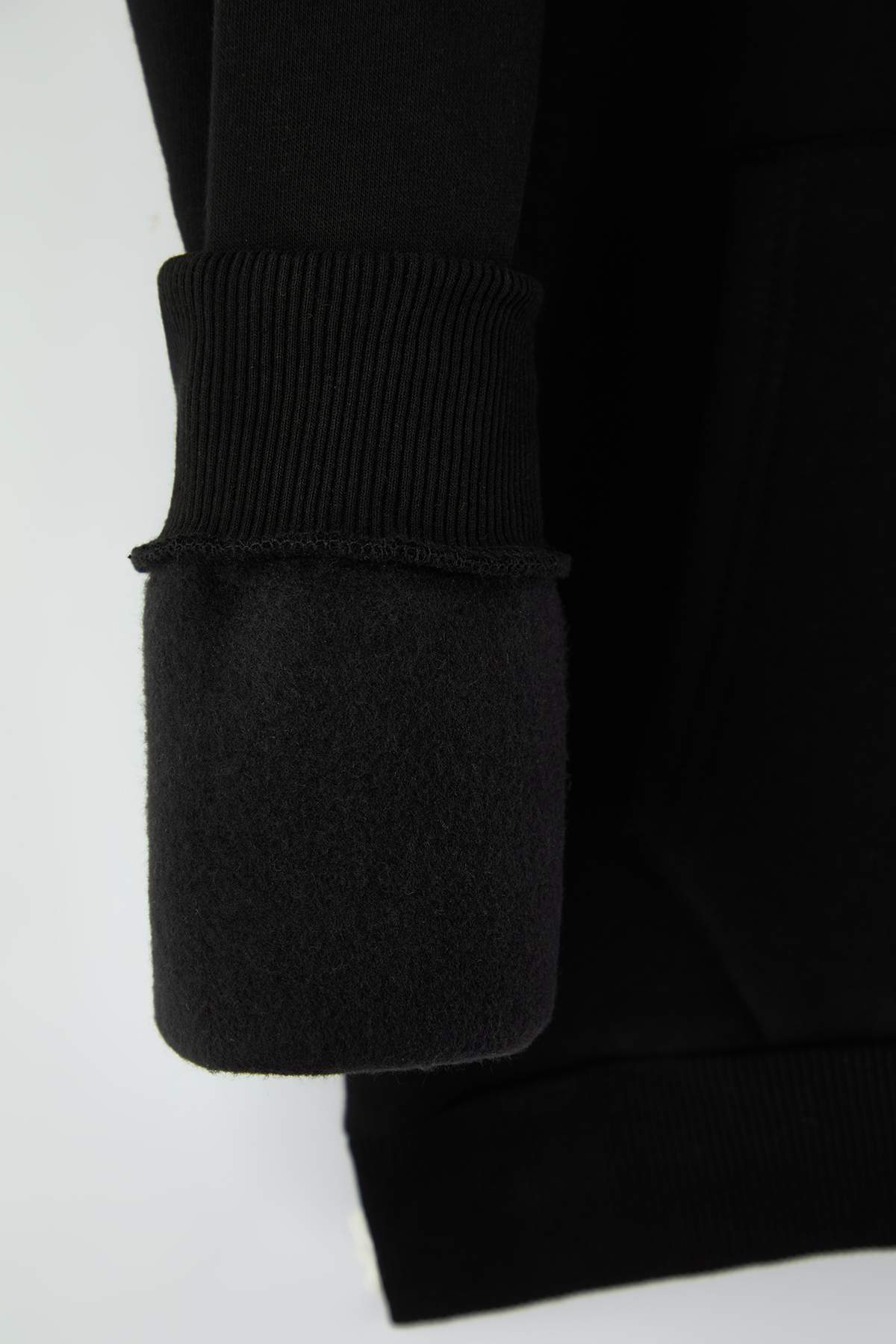 Trendyolmilla  Siyah Yeni Oversize/Geniş Kesim Nakışlı Kalın İçi Polarlı Sweatshirt TMNAW26SW00032 - Görsel 7