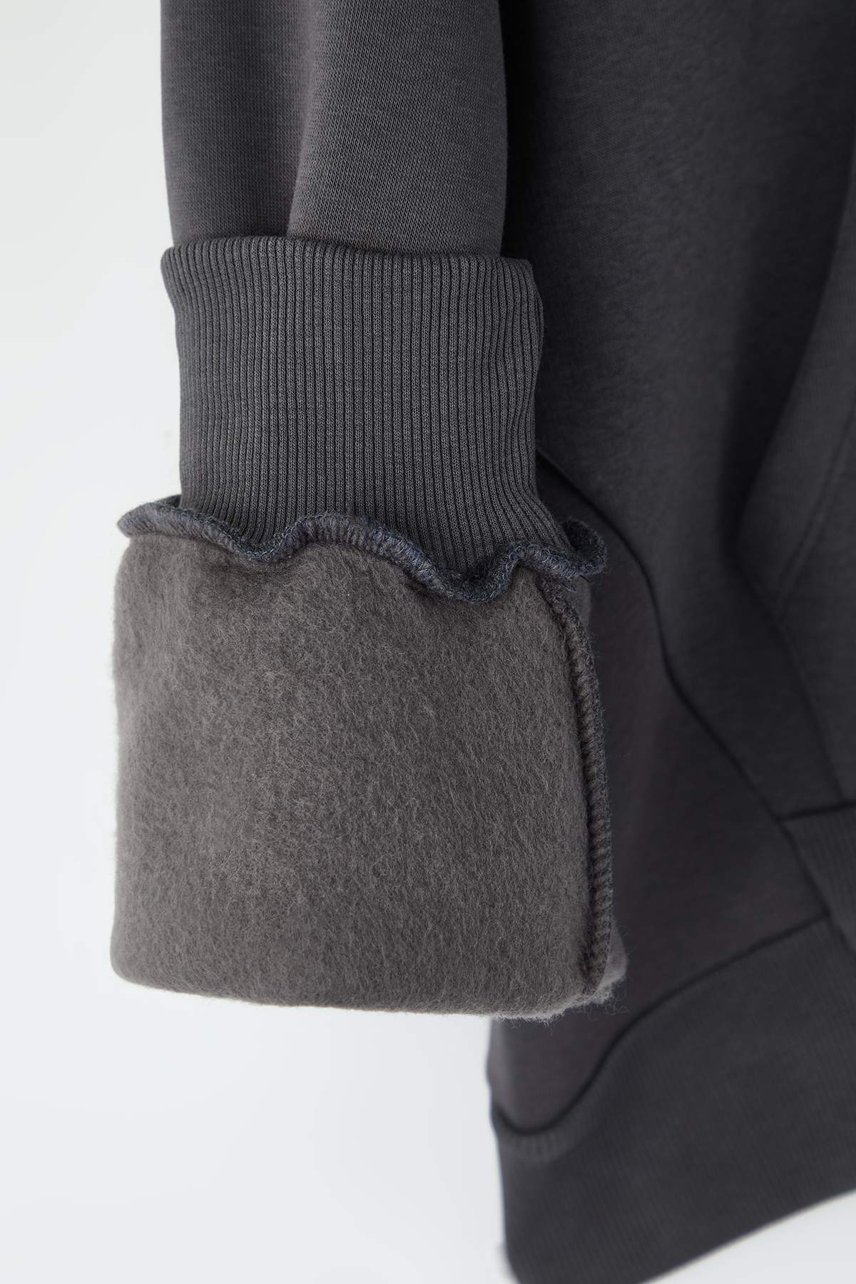 Trendyolmilla  Teen Antrasit Kalın İçi Polarlı Kapüşonlu Cepli Asimetrik Örme Sweatshirt TWOAW26SW00113 - Görsel 6