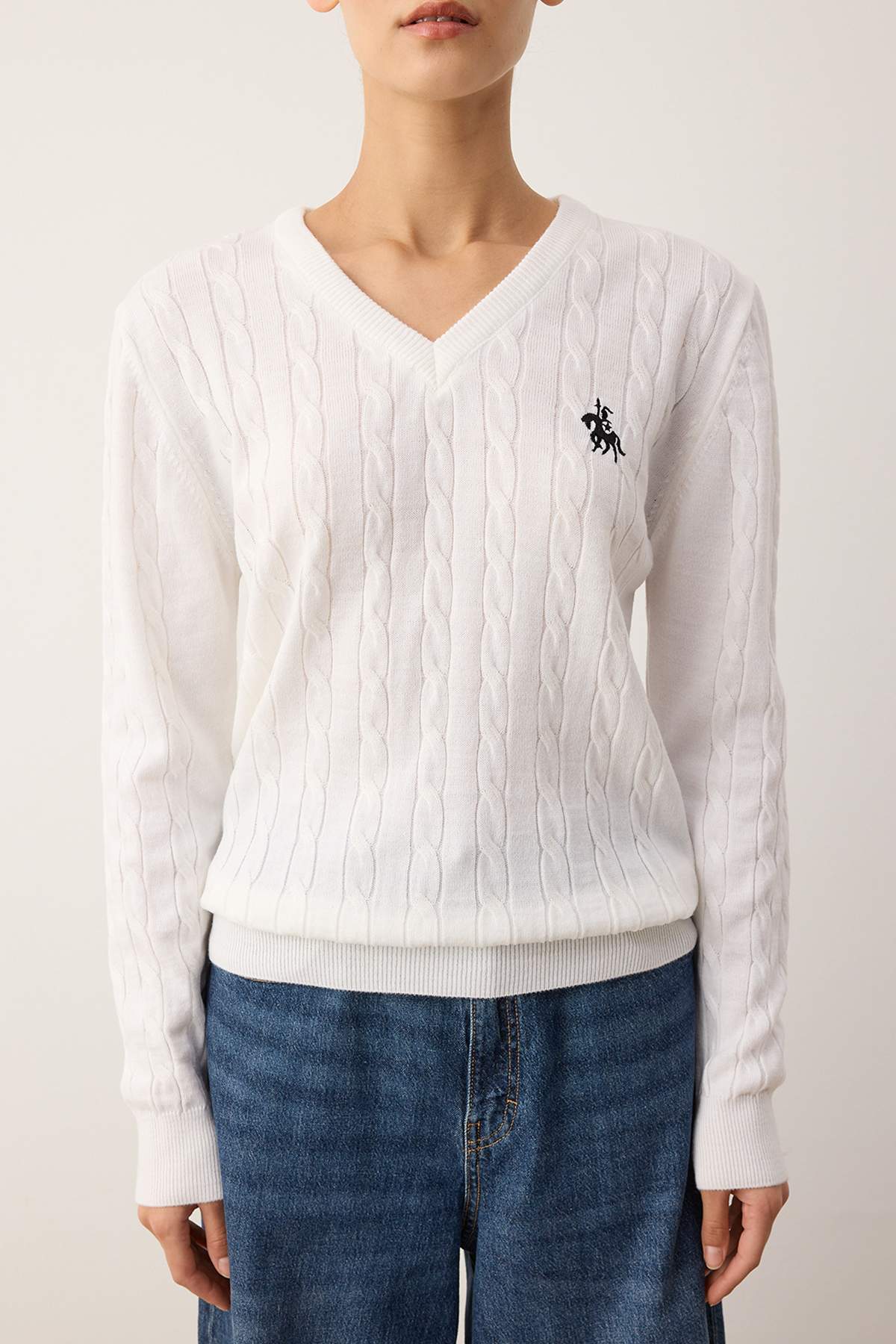 Trendyolmilla  Ekru At Nakışlı V Yaka Saç Örgü Triko Kazak TWOAW26KZ00259 - Görsel 3