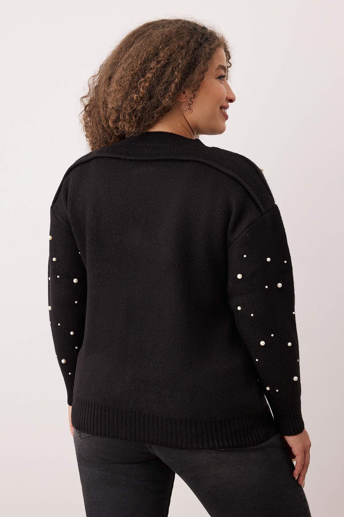 Trendyolmilla  Siyah İncili Ceket Görünümlü Triko Hırka TBBAW26AV00026 - Görsel 4