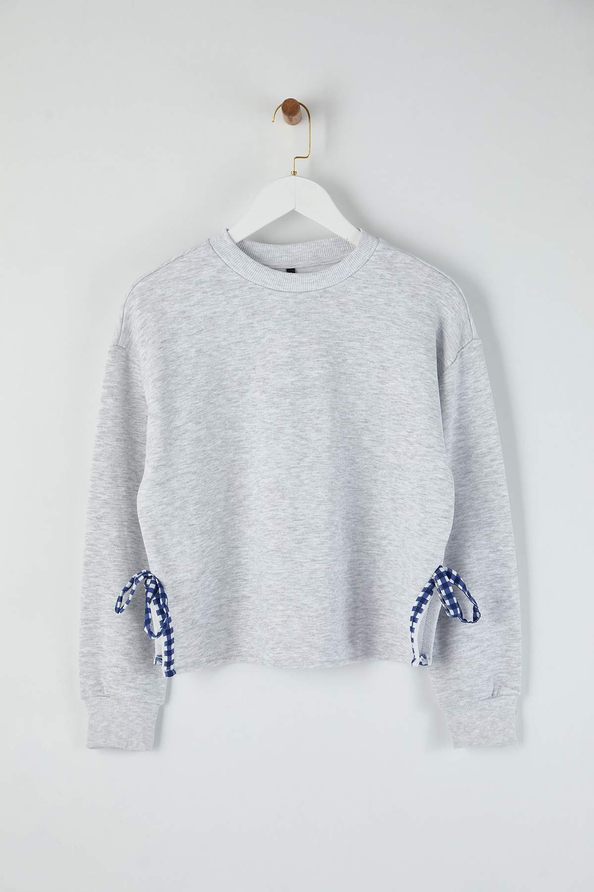 Trendyol Collection Kar Melange Ribbon Detailliertes Crop-Strick-Sweatshirt m...