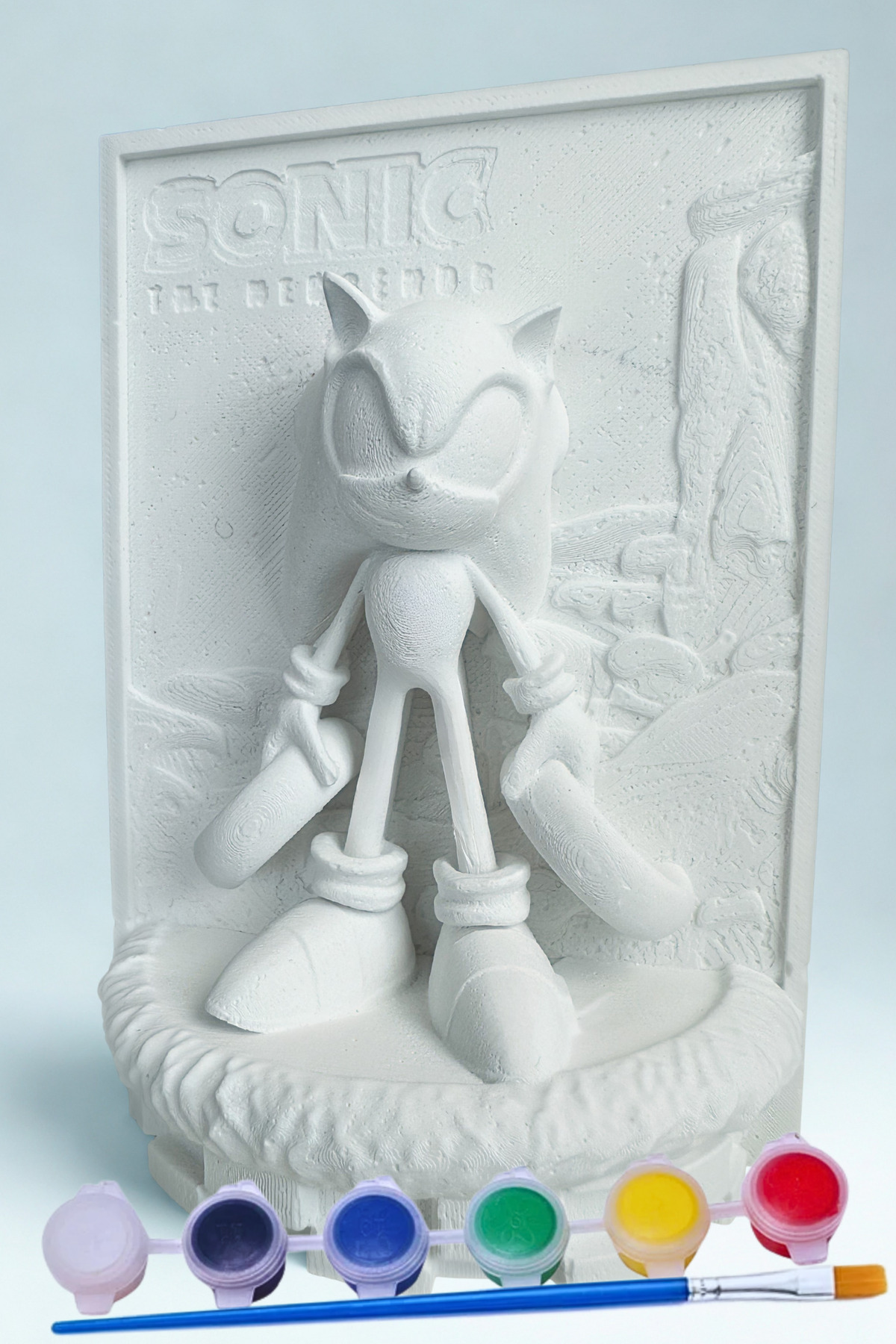 فعالیت نقاشی کودکان با مجسمه سنگی سونیک