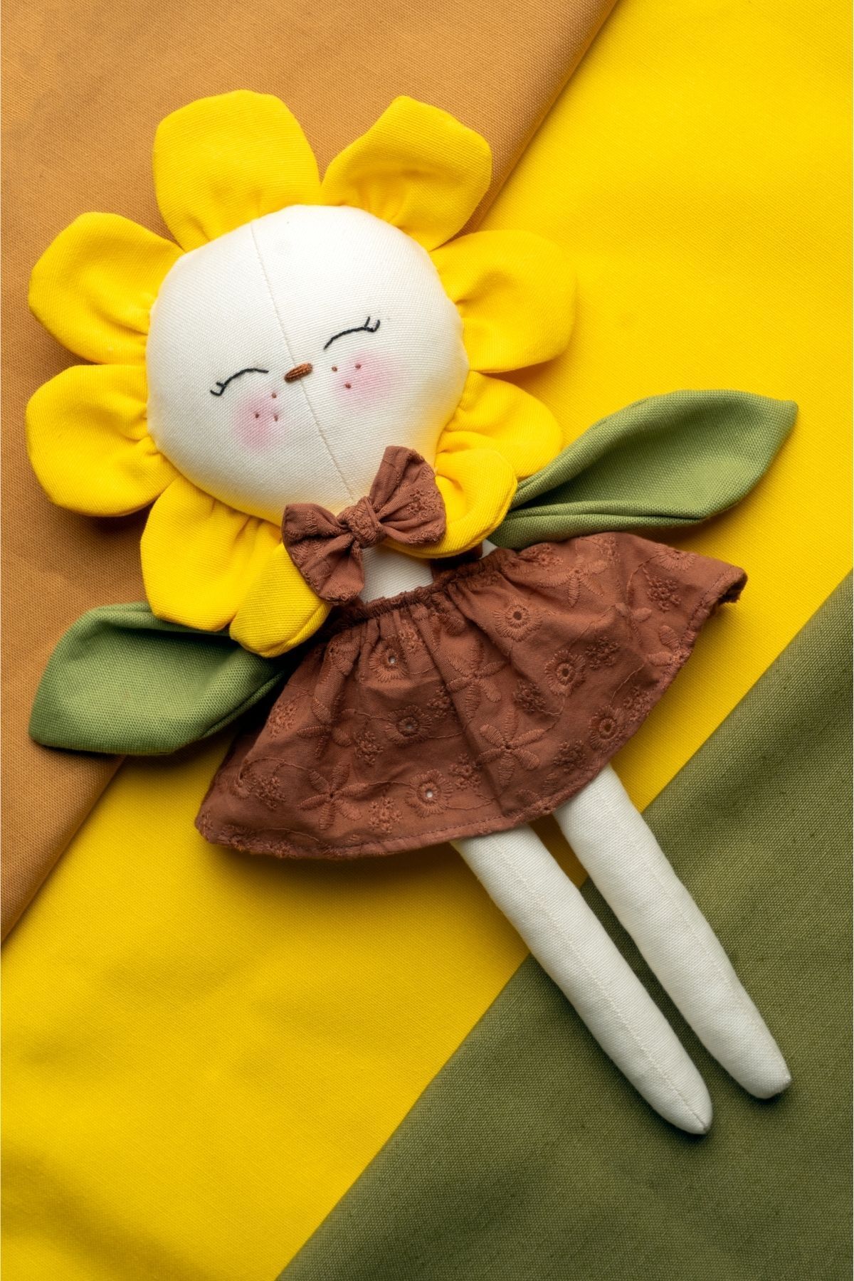 CAPELLA TOYS Oyuncak Bebek Çiçek Lalu %100 Pamuk El Yapımı Bez Bebek Oyun ve Uyku Arkadaşı Özel Hediye Kutulu fotoğrafı 4 (önizleme)