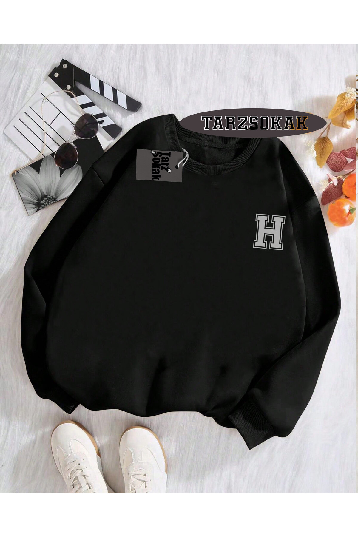 Biscuit Neck Sweatshirt Black LETTER H Name Specific Design