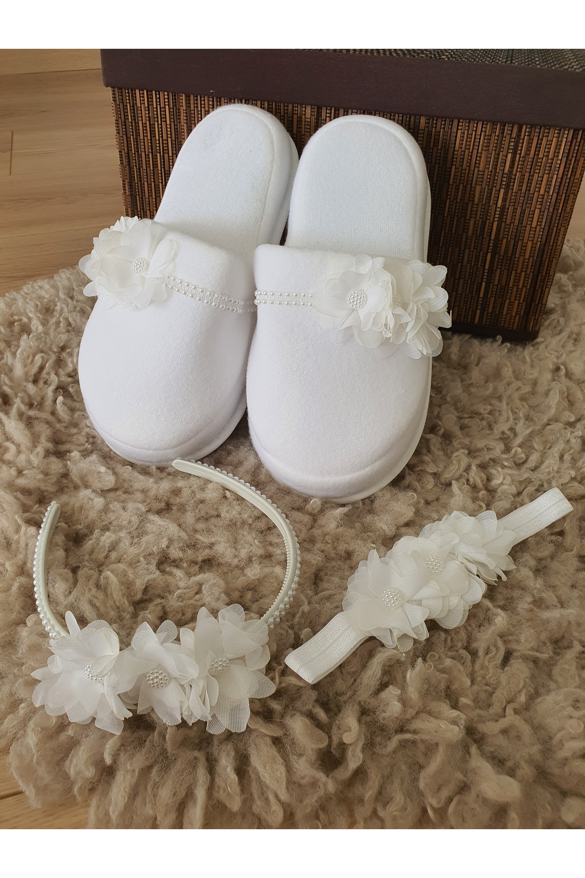 Fiyonks Atölye Lohusa Terlik Taç ve Bebek Bandana Seti, Özel Anne Seti , Hamile Lohusa Seti fotoğrafı 2 (önizleme)