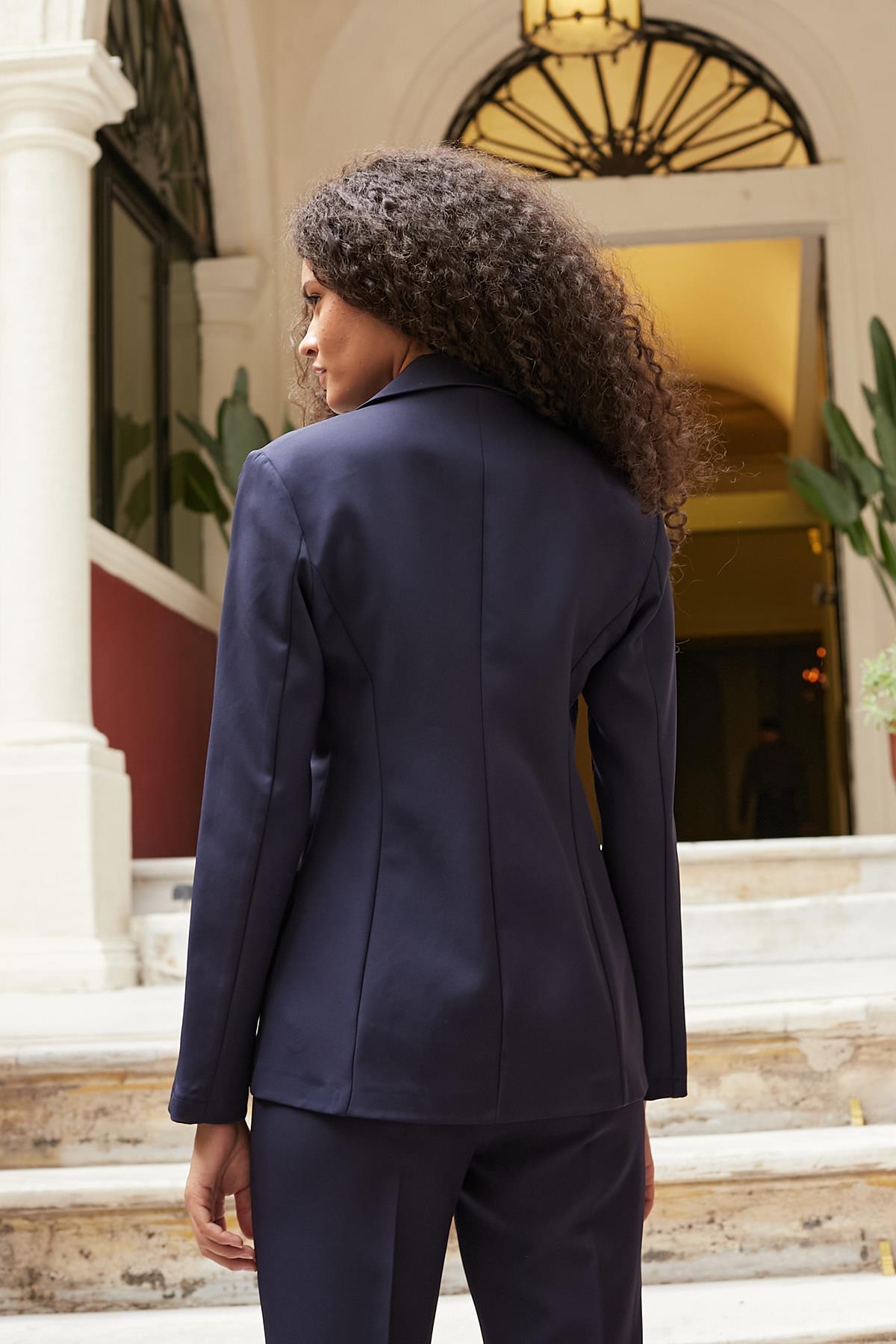 Jument  Kadın Yakalı Cep Kapaklı Uzun Kol Bele Oturan Hafif Esnek Kumaş Blazer Ceket-Lacivert - Görsel 2