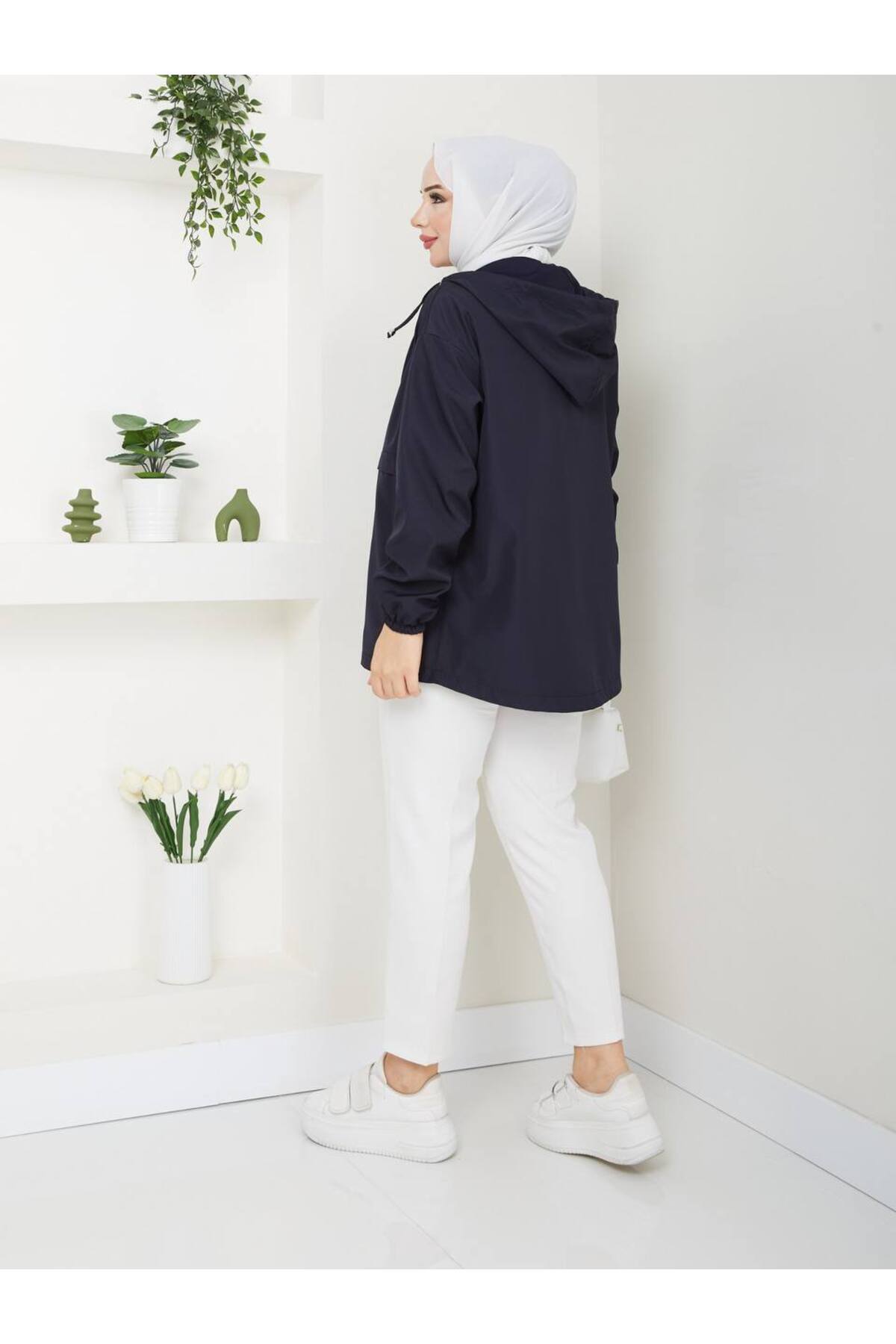 Azmmoda Kadın Siyah Bondit Kumaş Kapüşonlu Astarsız Yağmurluk görsel 2