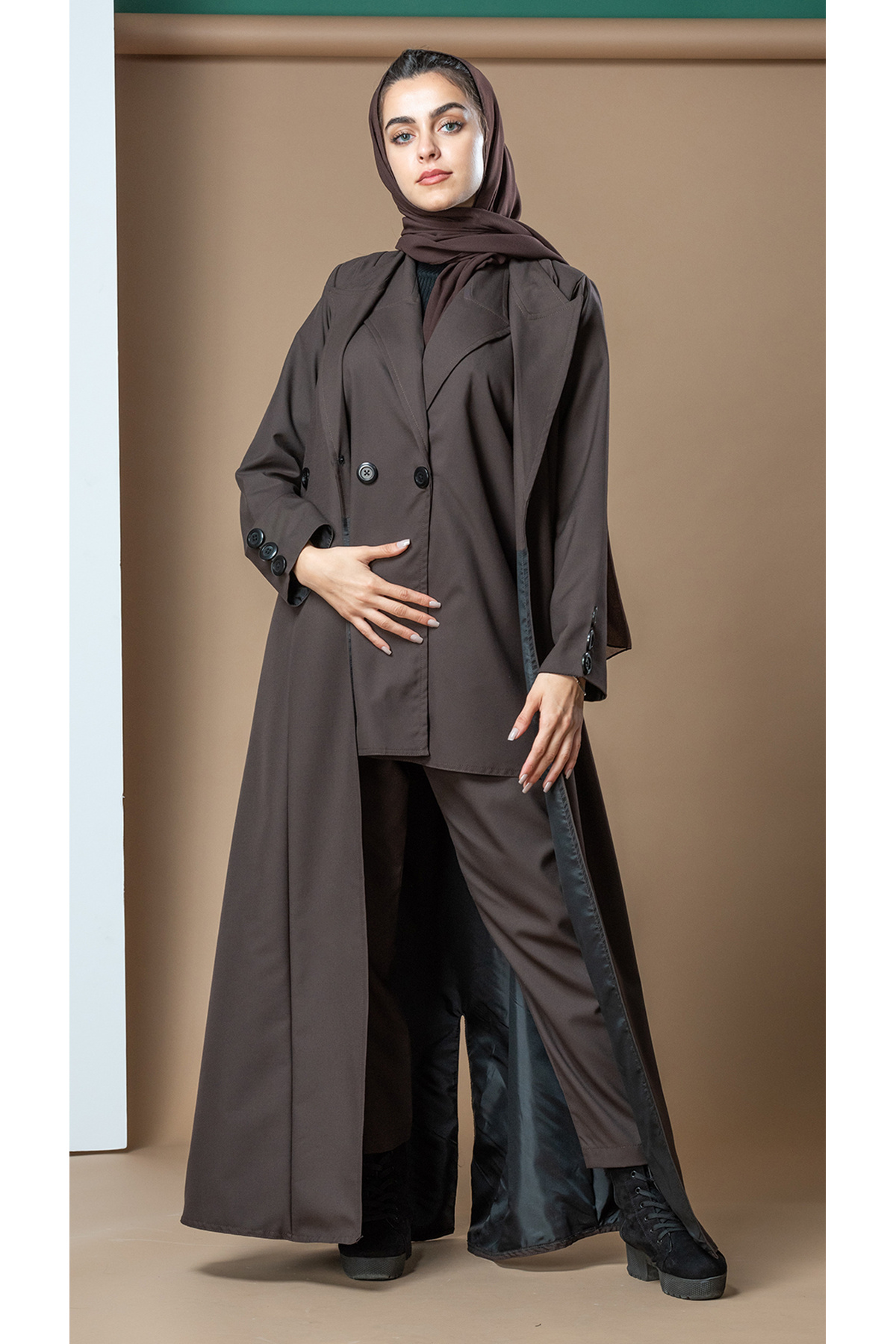 عباية رسمية ثلاث قطع باللون البني