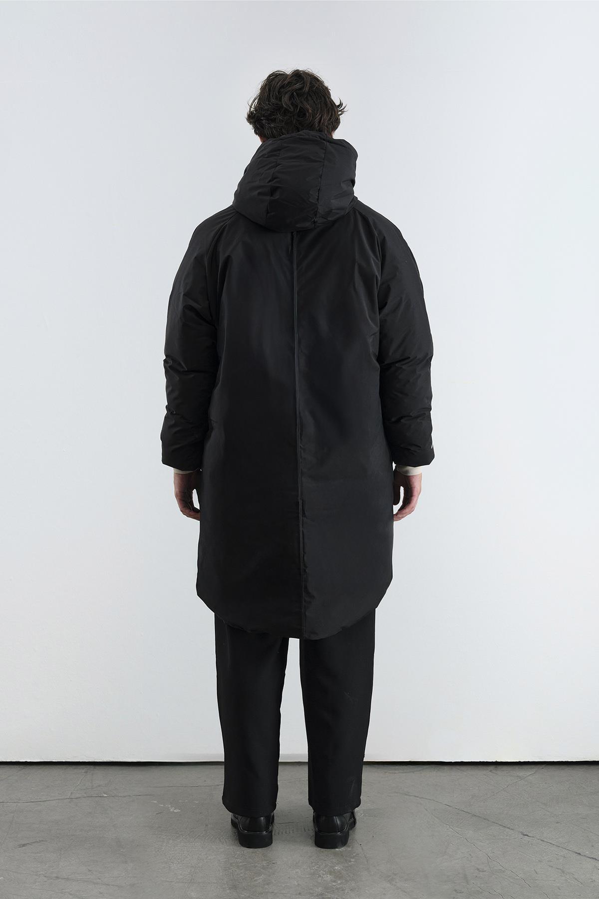 KAPÜŞONLU UZUN ŞİŞME SİYAH MONT — رنگارنگ GST20265520 — تصویر 3 از 5