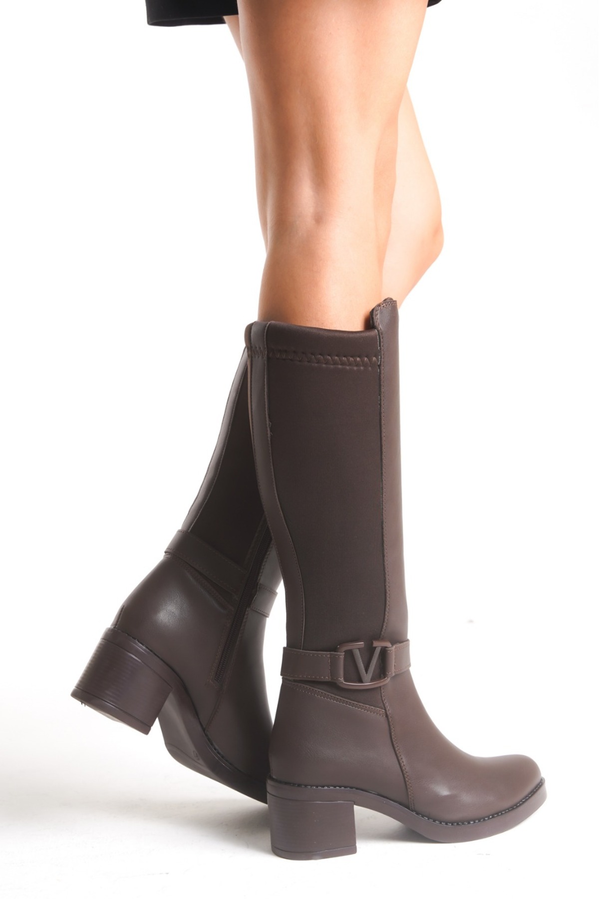 Limeo  Acı Kahve Deri Görünümlü Arkası Streç Esnek Kalın Orta Topuklu V Metal Detay Fermuarlı Uzun Çizme - Görsel 5