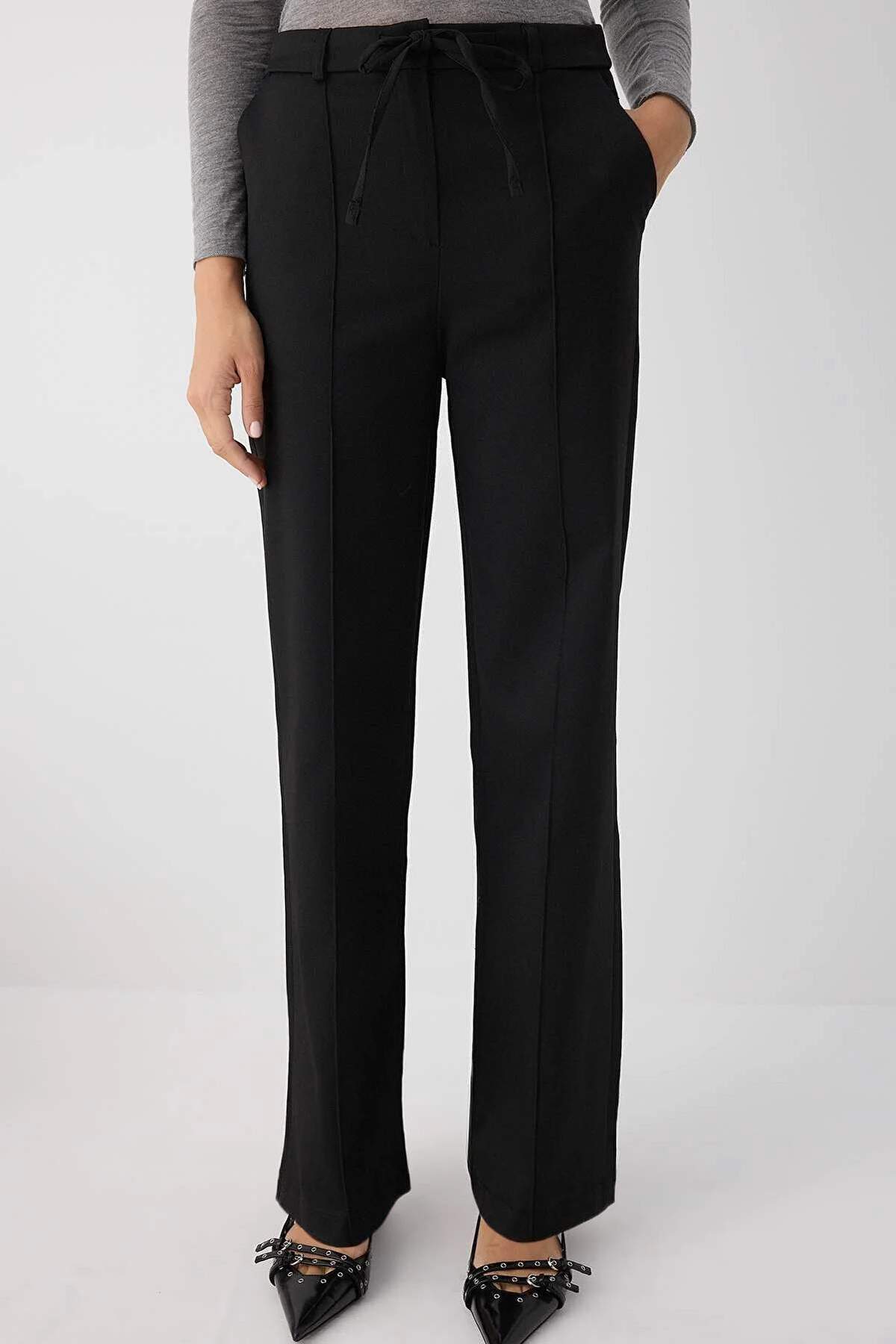 Trendyolmilla  Wardrobe Essentials Siyah Bağcıklı Kışlık Tuşeli Rahat Kumaş Geniş Paça Pantolon | TWOAW26PL00012 - Görsel 10