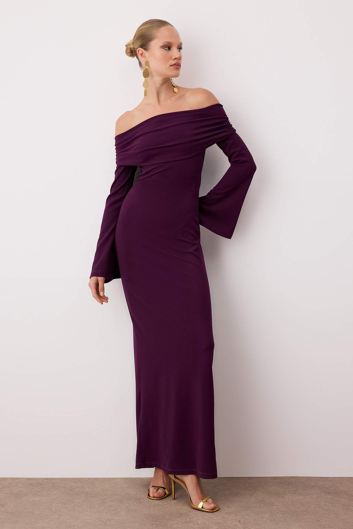 Trendyol Collection Bordowa, dopasowana do sylwetki suknia wieczorowa z dekol...