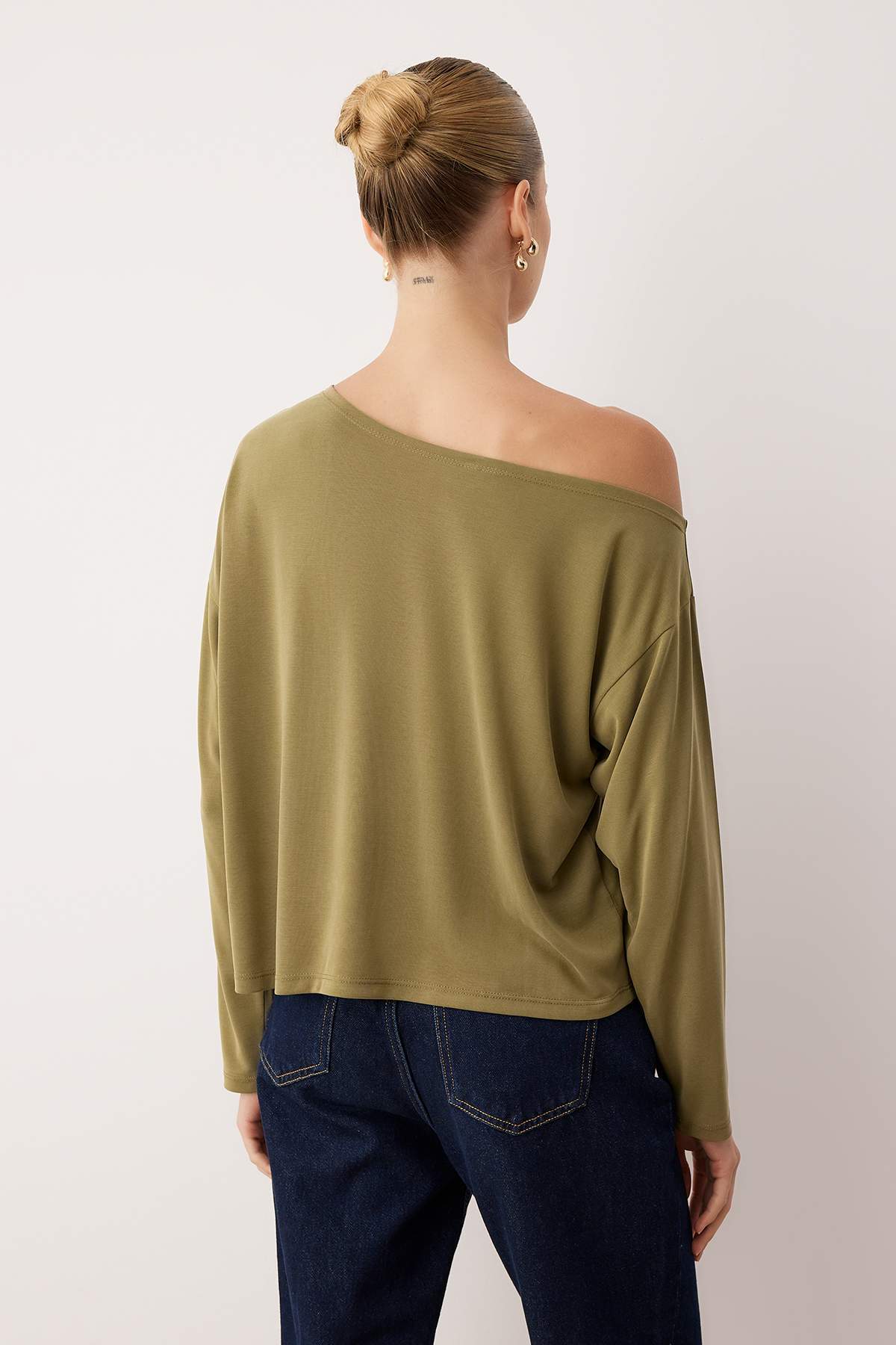 Trendyolmilla  More Sustainable Yeşil Kayık Yaka Relaxed/Rahat Kesim Modal Premium Örme Bluz TWOAW25BZ00282 - Görsel 4