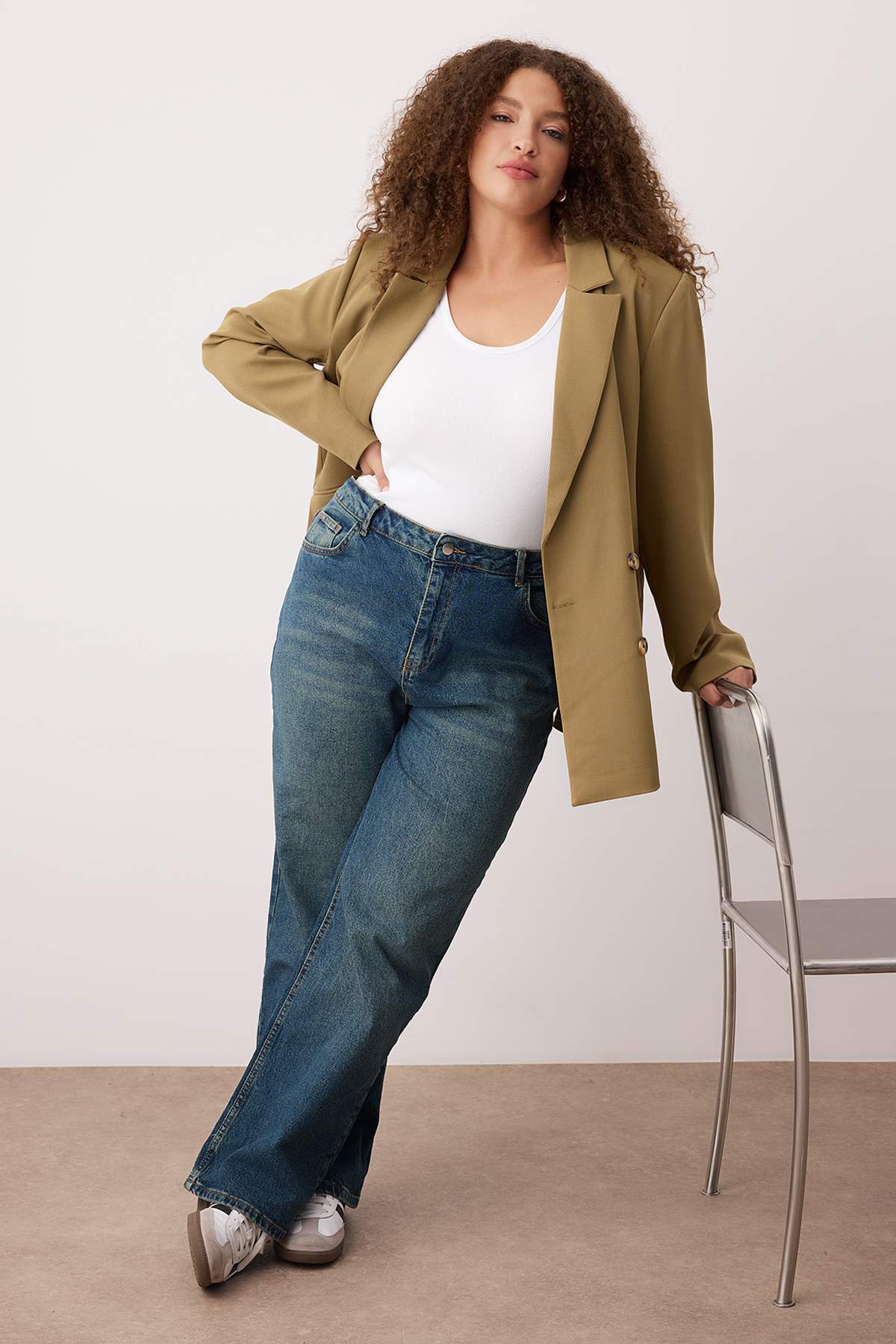 Trendyolmilla  Mavi Yüksek Bel Comfort/Orta Esnek Straight Fit Denim Büyük Beden Jeans TBBSS24CJ00051 - Görsel 2