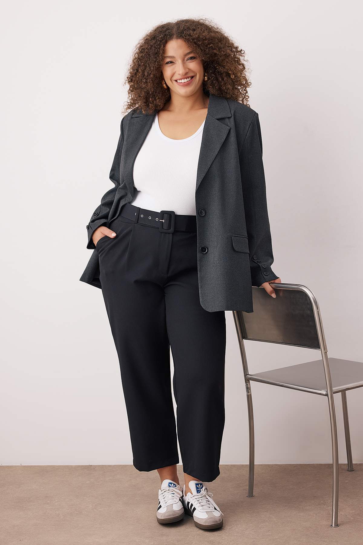 Trendyolmilla  Siyah Yüksek Bel Kemerli Dokuma Büyük Beden Pantolon TBBAW26AR00020 - Görsel 2