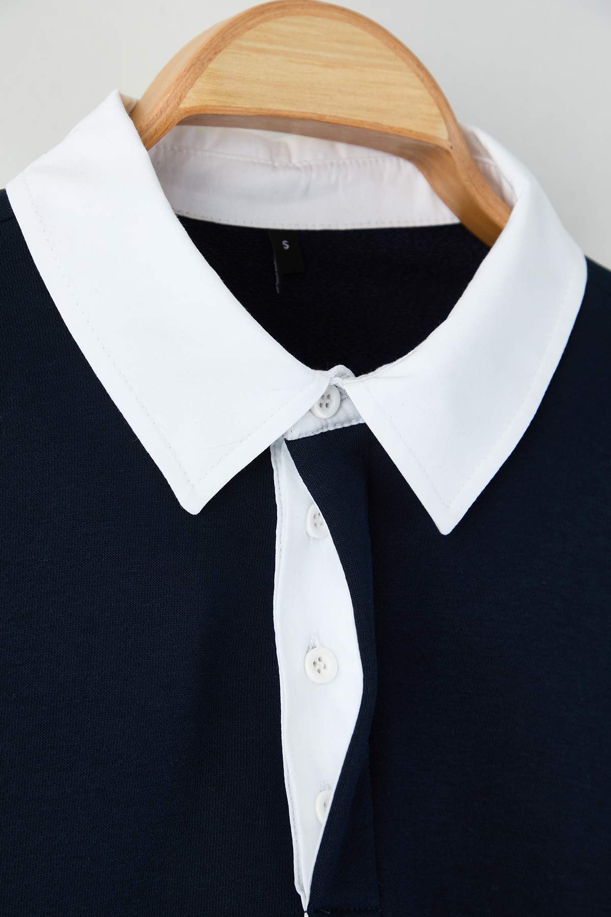 Trendyolmilla  Lacivert Yeni Oversize/Geniş Kesim Yakası Dokuma Polo Yaka Sweatshirt TMNAW26SW00012 - Görsel 7