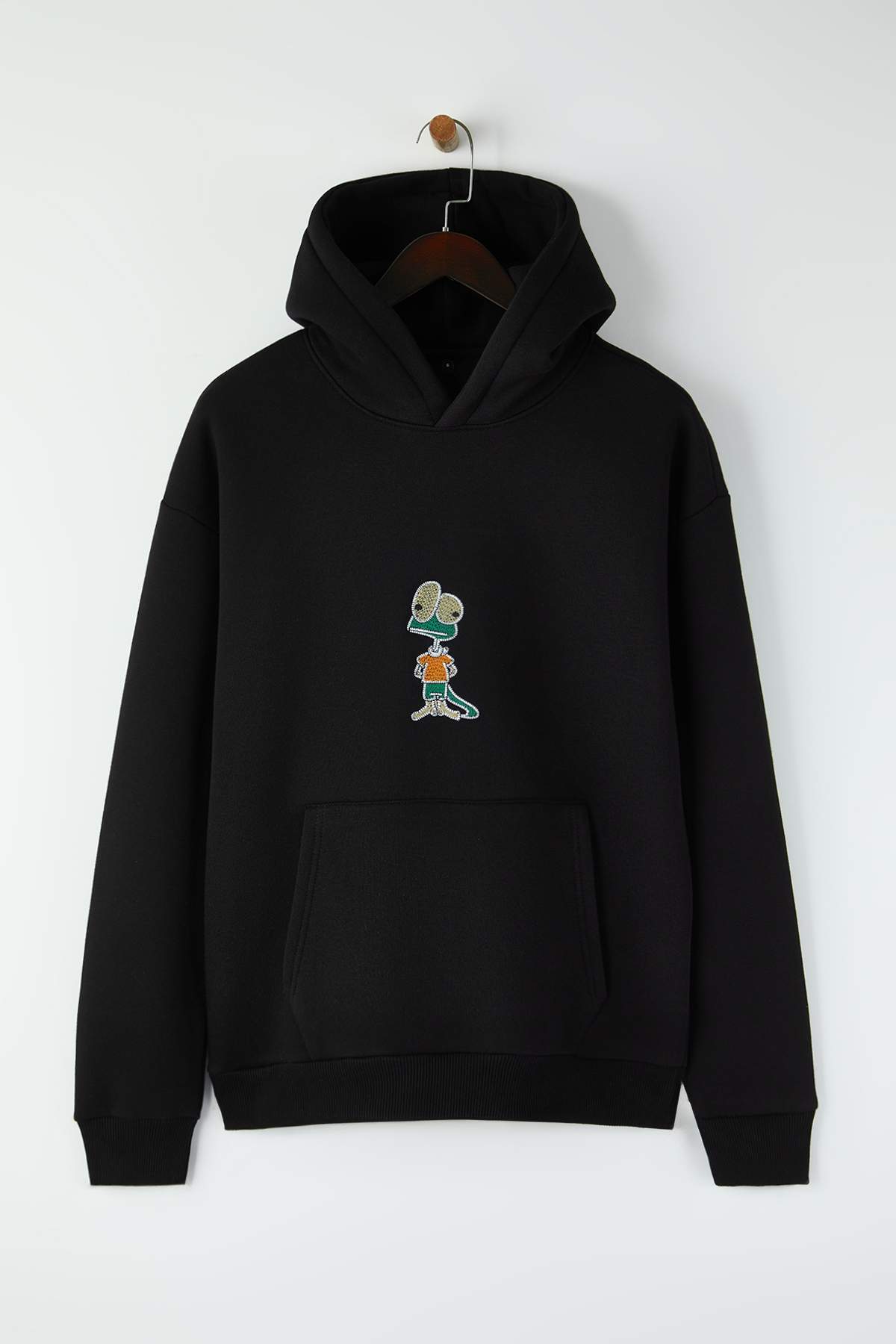 Trendyolmilla  Siyah Yeni Oversize/Geniş Kesim Nakışlı Kalın İçi Polarlı Sweatshirt TMNAW26SW00032 - Görsel 5