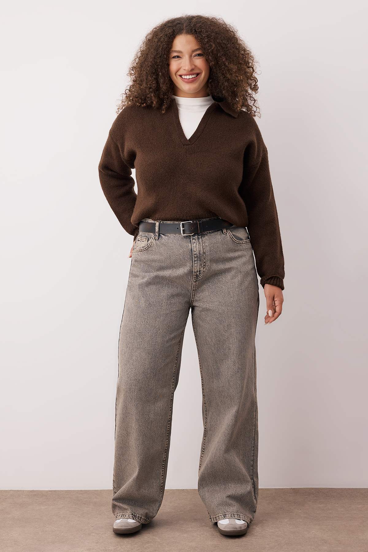 Trendyol Curve Szare jeansy z wysokim stanem i szerokimi nogawkami w dużych r...