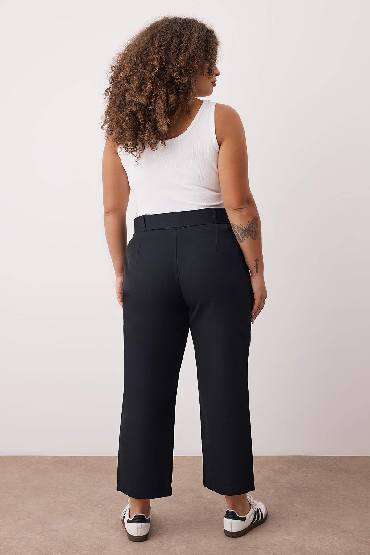 Trendyolmilla  Siyah Yüksek Bel Kemerli Dokuma Büyük Beden Pantolon TBBAW26AR00020 - Görsel 4