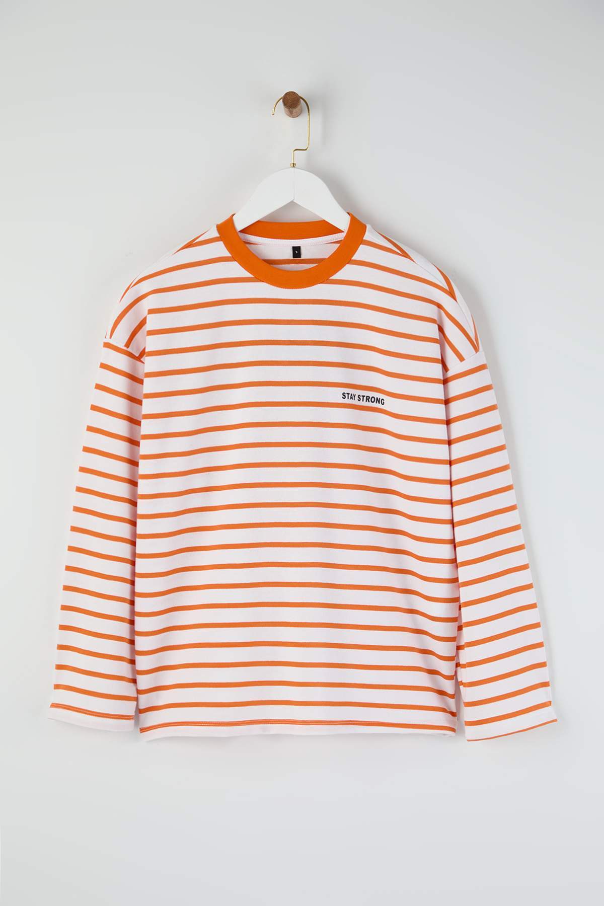 Trendyolmilla  Teen Turuncu Çizgili Slogan Sırt Baskılı Oversize/Geniş Kalıp İnce Örme Sweatshirt TWOAW26SW00193 - Görsel 6