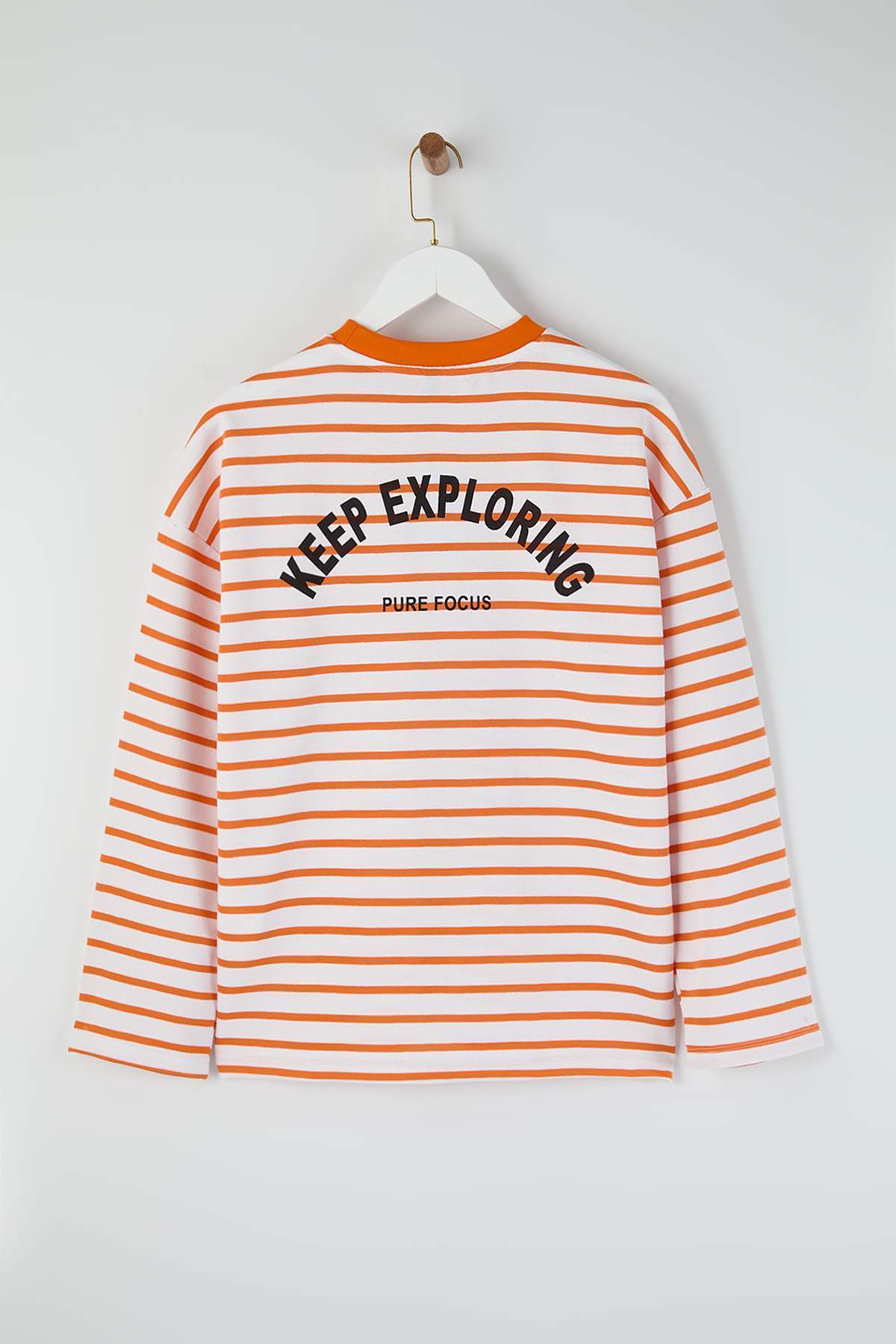 Trendyolmilla  Teen Turuncu Çizgili Slogan Sırt Baskılı Oversize/Geniş Kalıp İnce Örme Sweatshirt TWOAW26SW00193 - Görsel 5