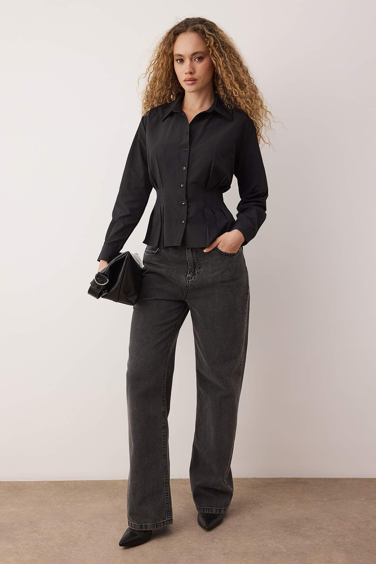 Trendyolmilla  Siyah Fitted/Bele Oturan Dokuma Gömlek TWOAW24GO00186 - Görsel 2