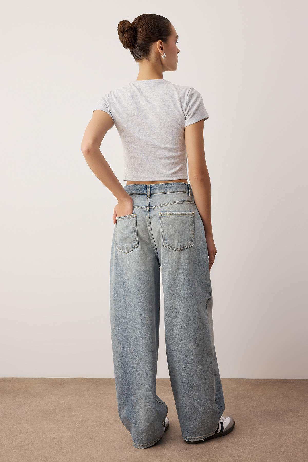 Trendyolmilla  Açık Mavi Normal Bel Bol Kesim Baggy Jeans TWOAW26JE00052 - Görsel 4