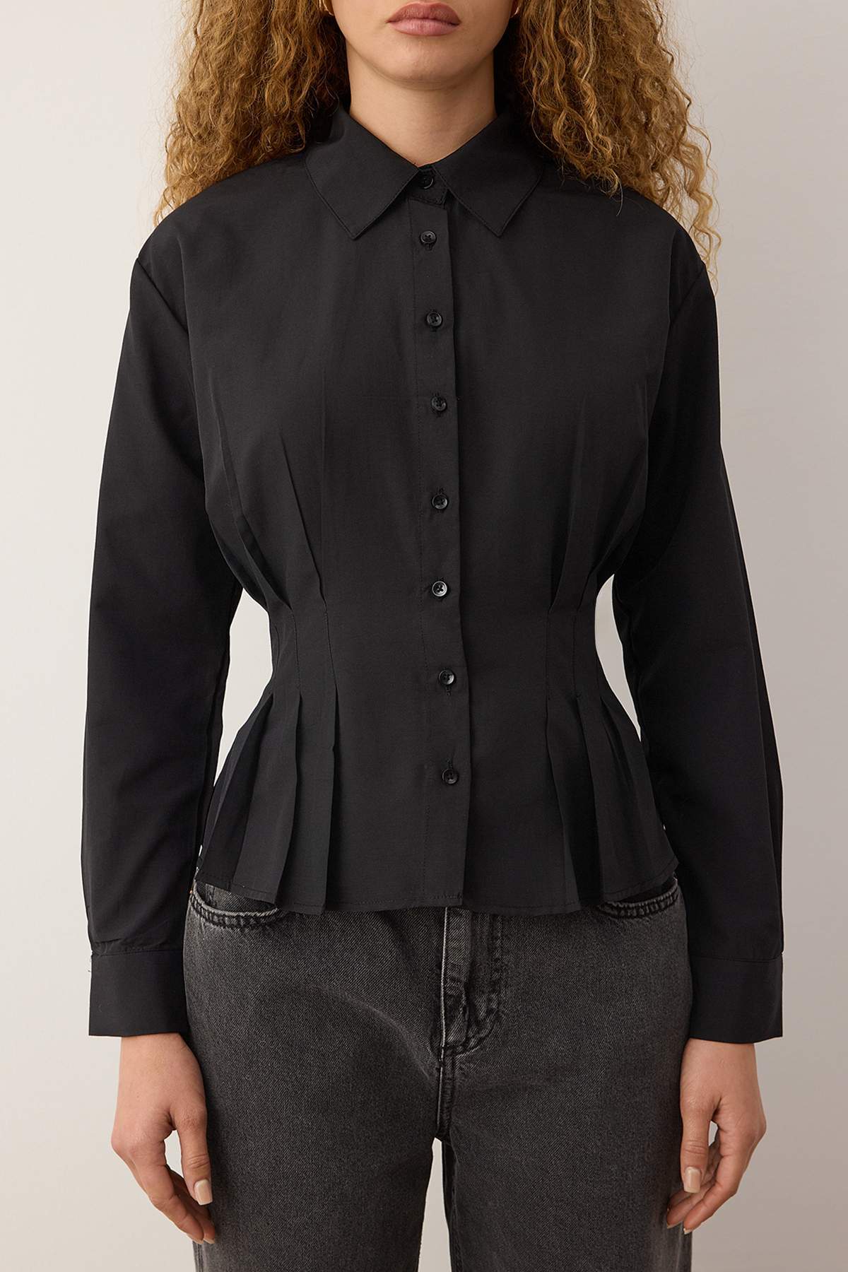 Trendyolmilla  Siyah Fitted/Bele Oturan Dokuma Gömlek TWOAW24GO00186 - Görsel 3