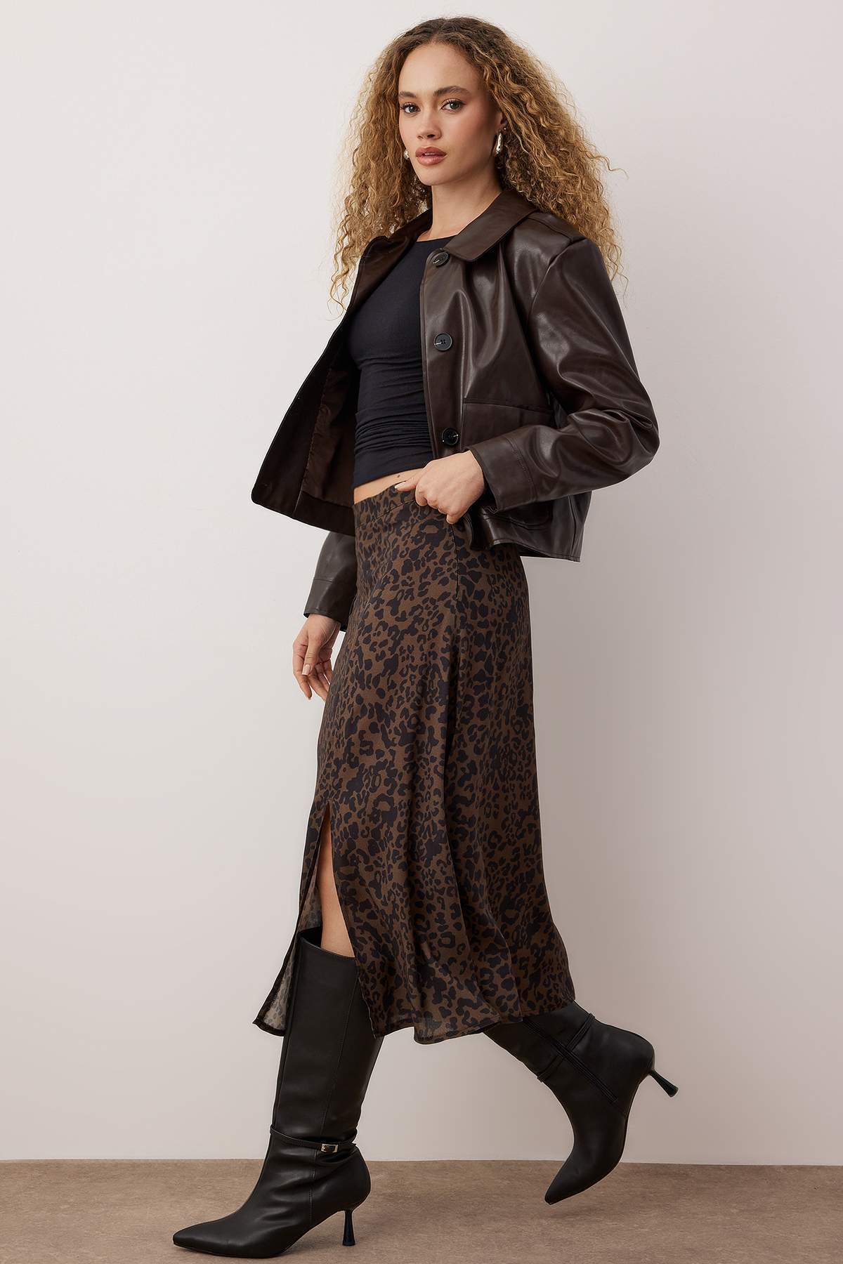 Trendyolmilla  More Sustainable Kahverengi Yırtmaç Detaylı Leopar Desenli Midi Dokuma Etek TWOSS20ET0230 - Görsel 2