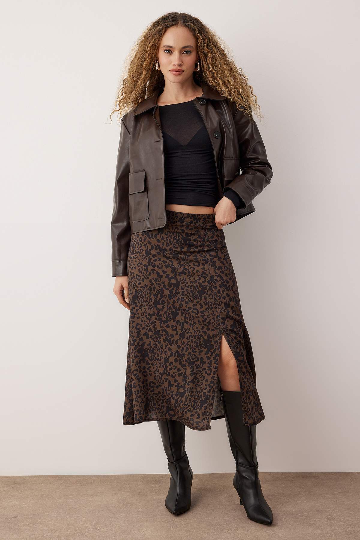 Trendyol Collection More Sustainable Brązowa spódnica midi z rozcięciem i wzo...