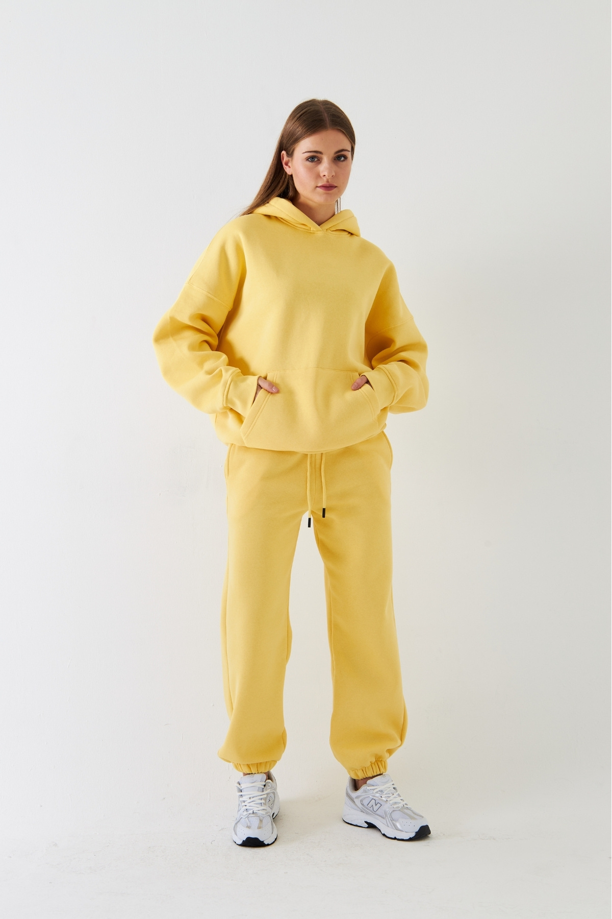 Oversize Unisex Eşofman Takımı Sarı – Basic, 3 İplik Şardonlu Polar; Kapüşonlu Üst, Lastikli Alt — زرد PRA-13092179-844078 — تصویر 5 از 9