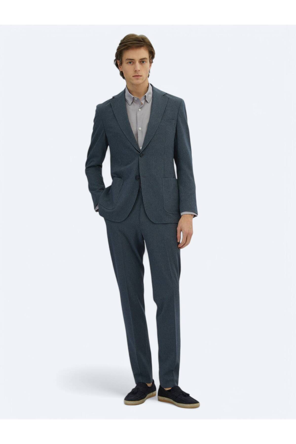 کت و شلوار بافتنی مدرن راه راه سرمه‌ای روشن Kip