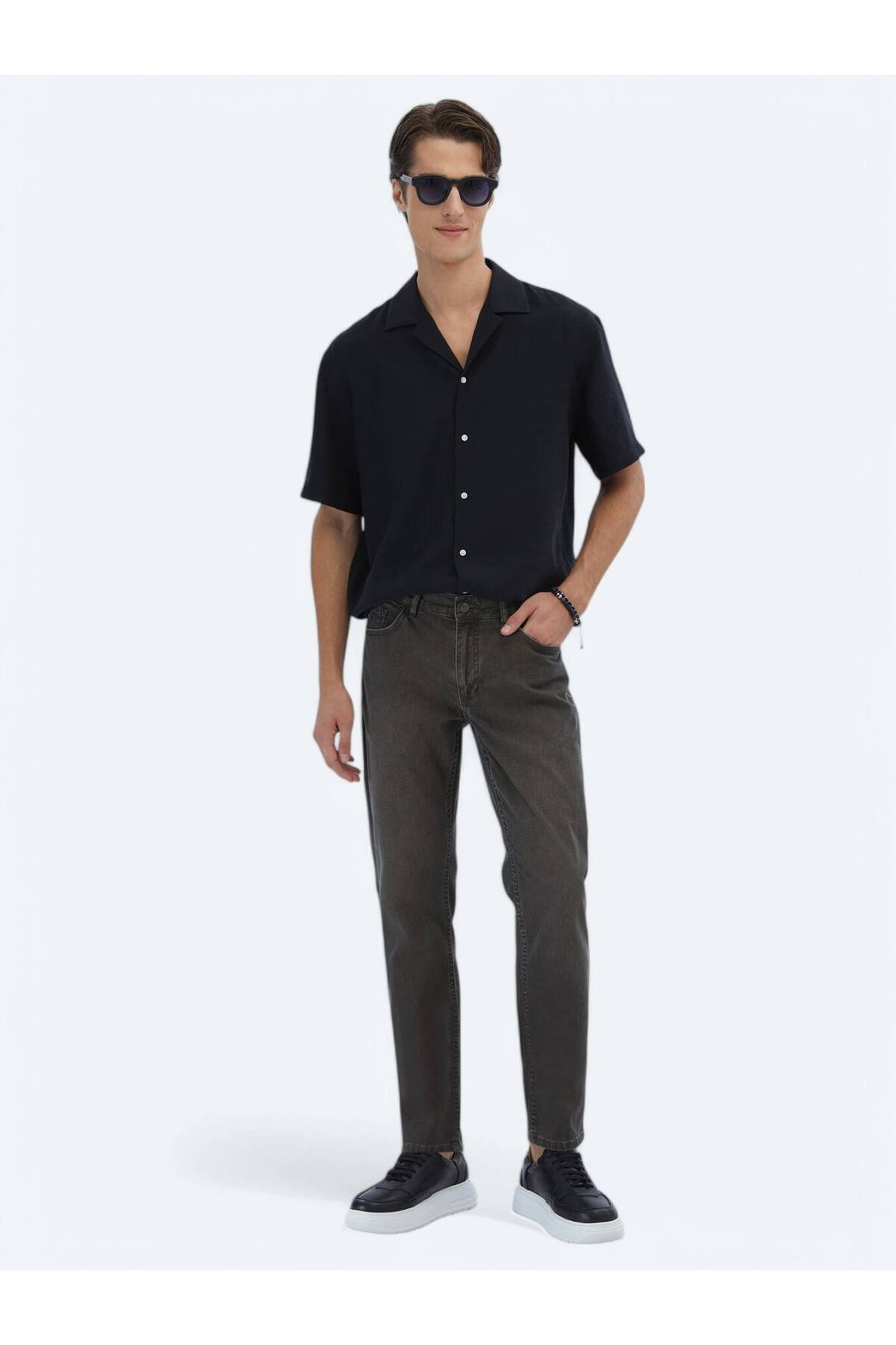 شلوار جین قهوه‌ای اسلیم فیت نخی طرح ترکیبی Kip